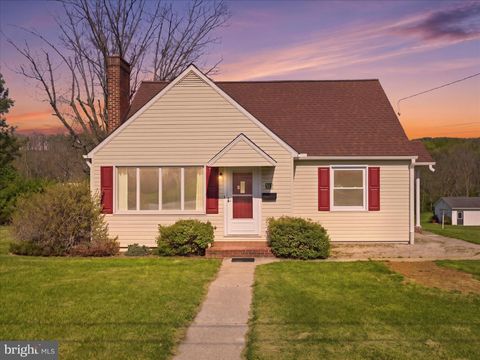 Homes For Sale - 313 S 1st Street<br/> Fulton County, MC CONNELLSBURG, PA 17233