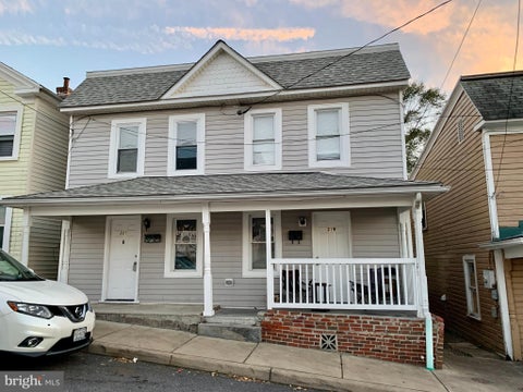 Townhouse For Rent - 221 Baker Street<br/> Winchester City County, WINCHESTER, VA 22601