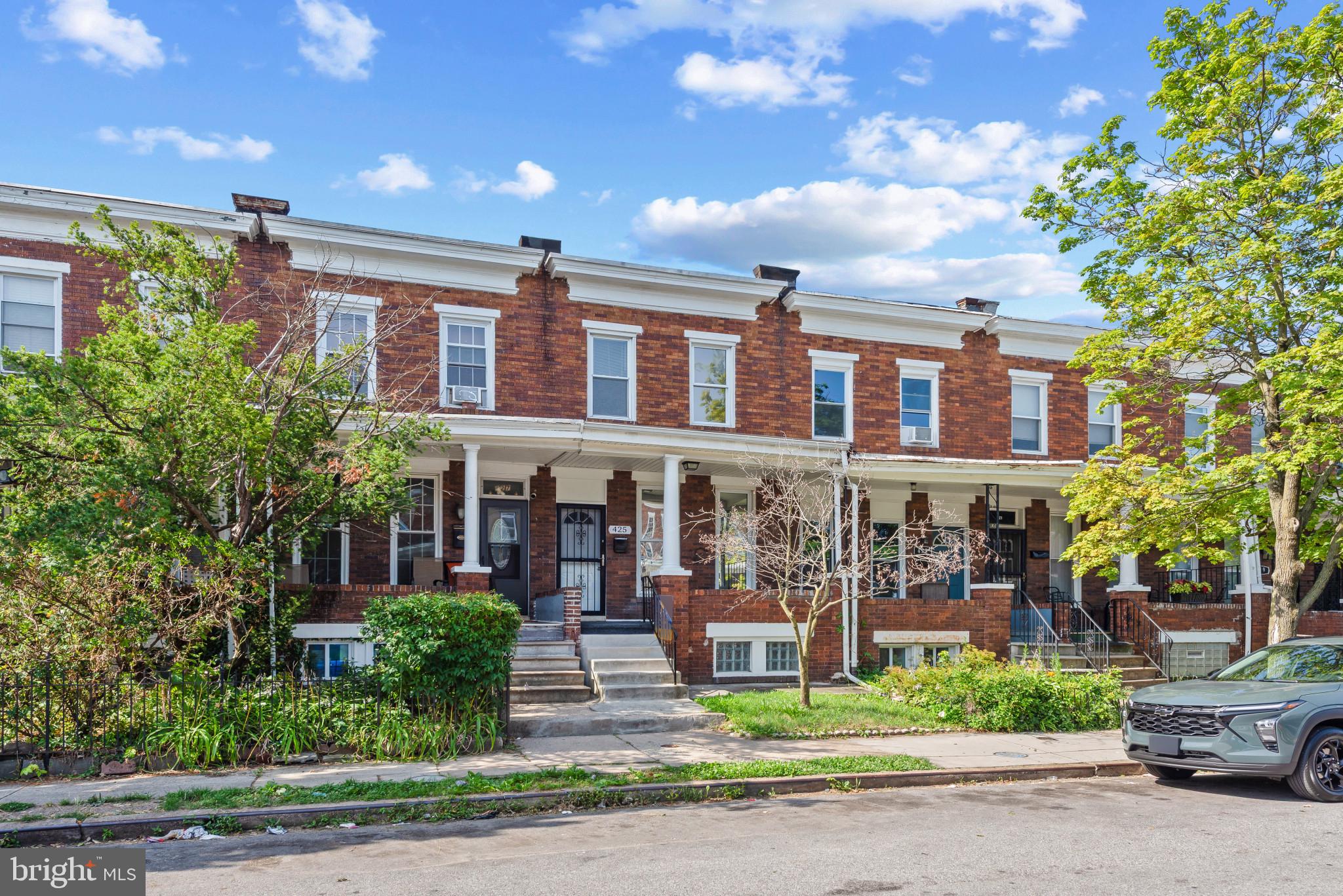 425 ILCHESTER AVENUE