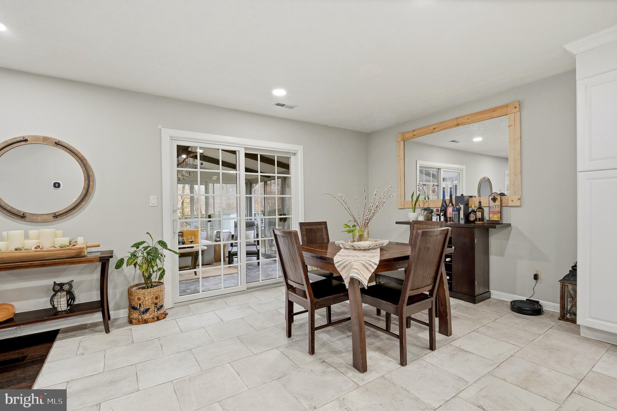 WOODLAND BEACH - Residential