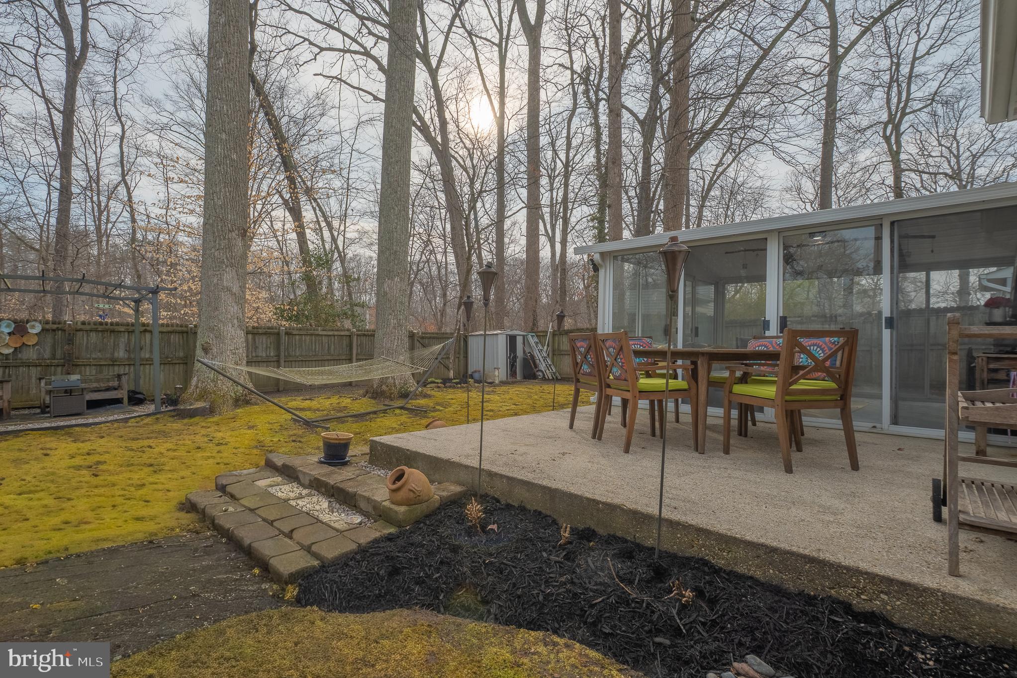 WOODLAND BEACH - Residential