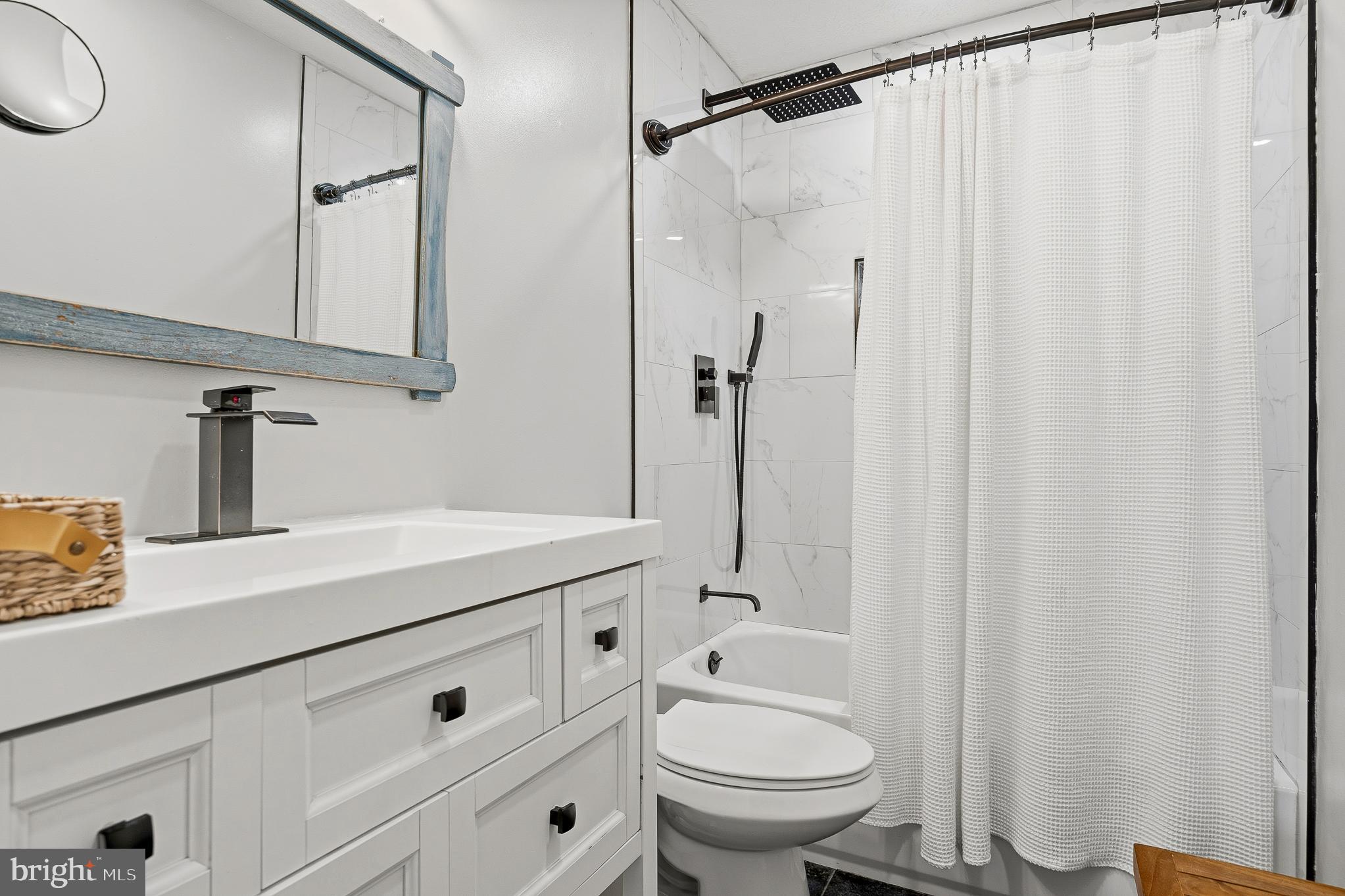 WOODLAND BEACH - Residential