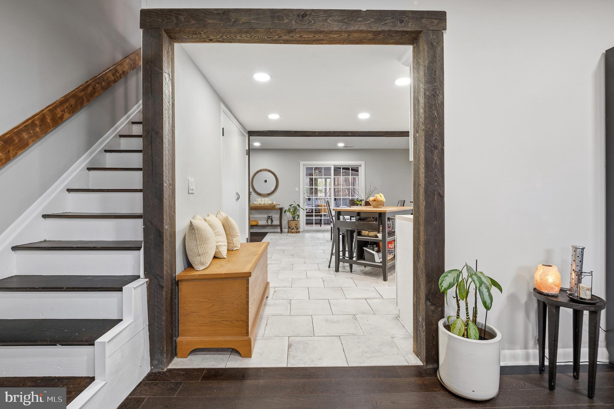 WOODLAND BEACH - Residential