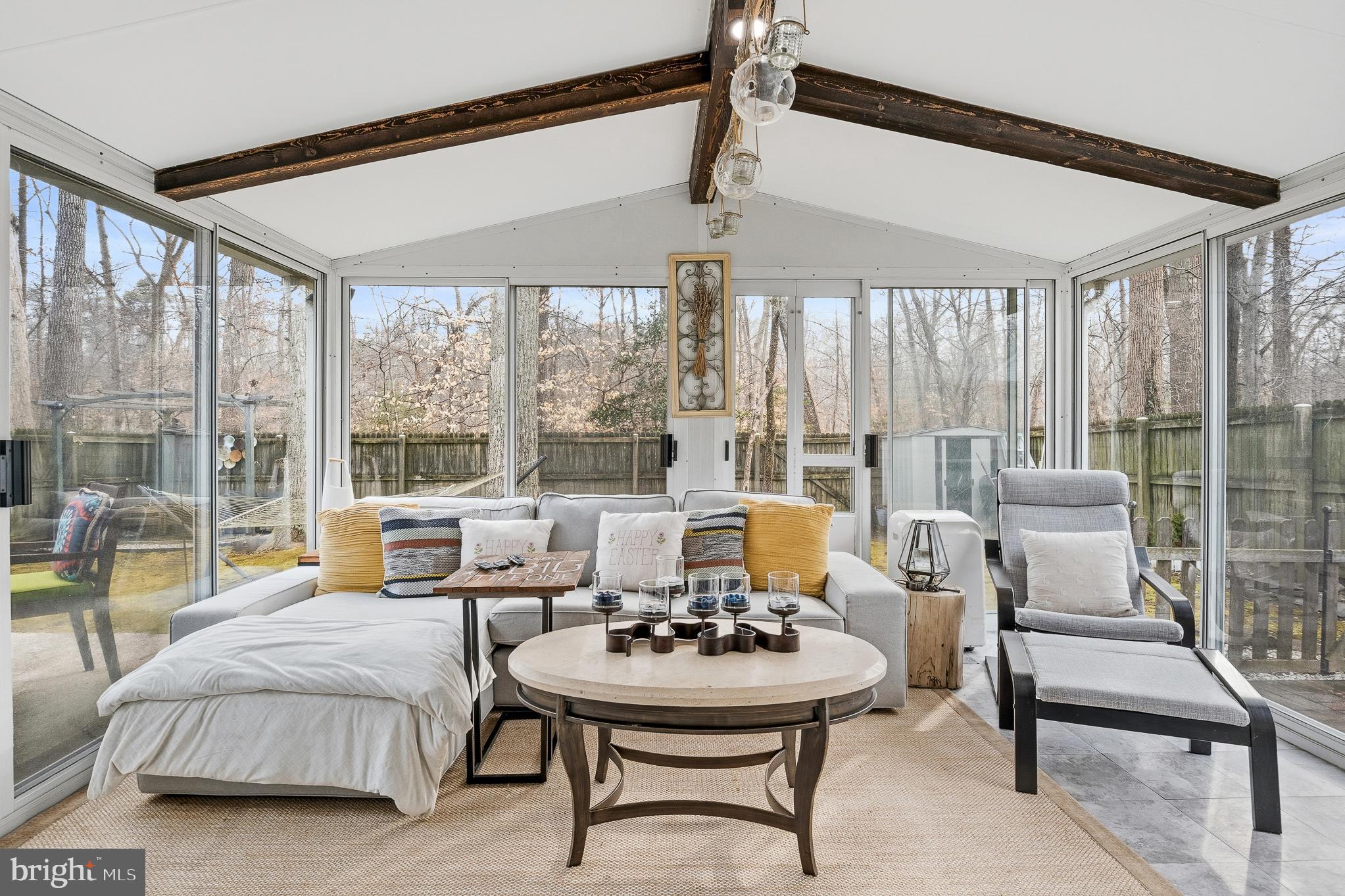 WOODLAND BEACH - Residential