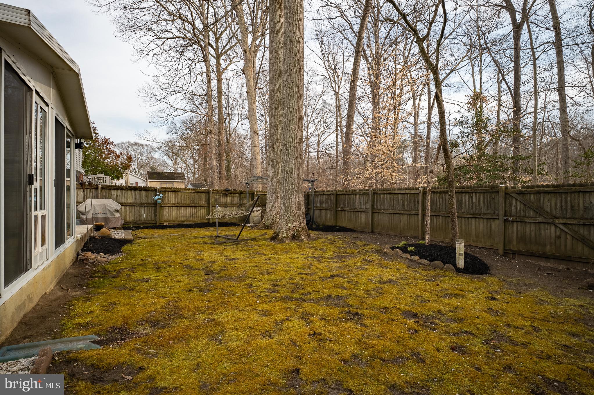 WOODLAND BEACH - Residential