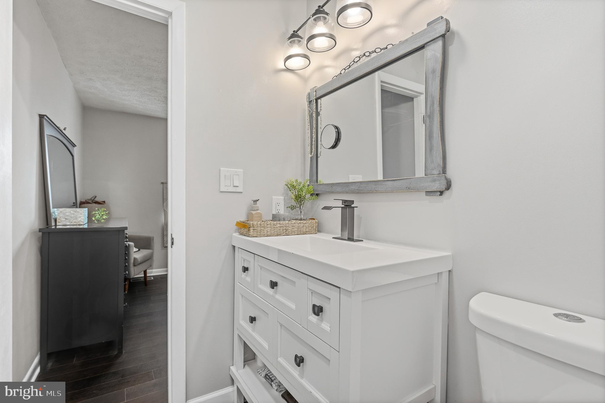 WOODLAND BEACH - Residential