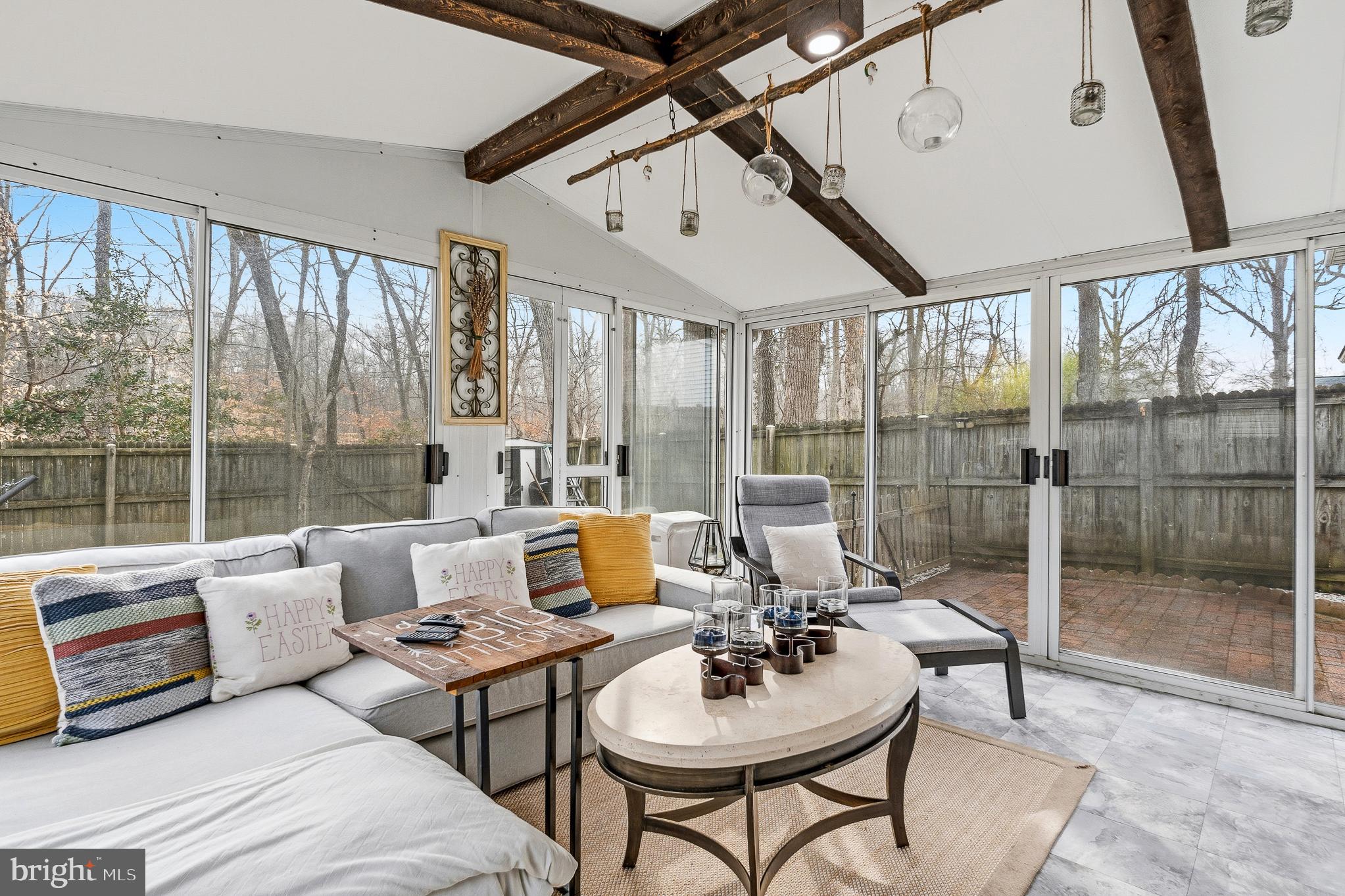 WOODLAND BEACH - Residential