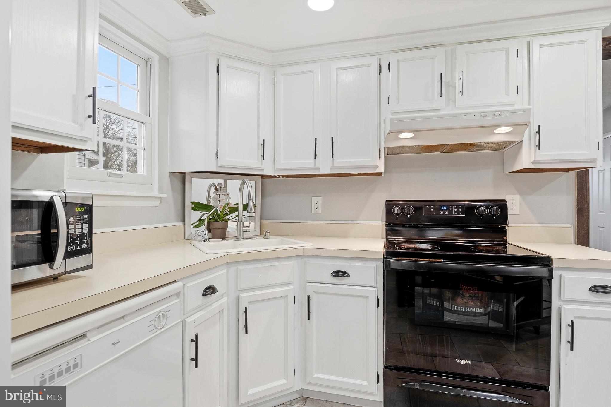 WOODLAND BEACH - Residential