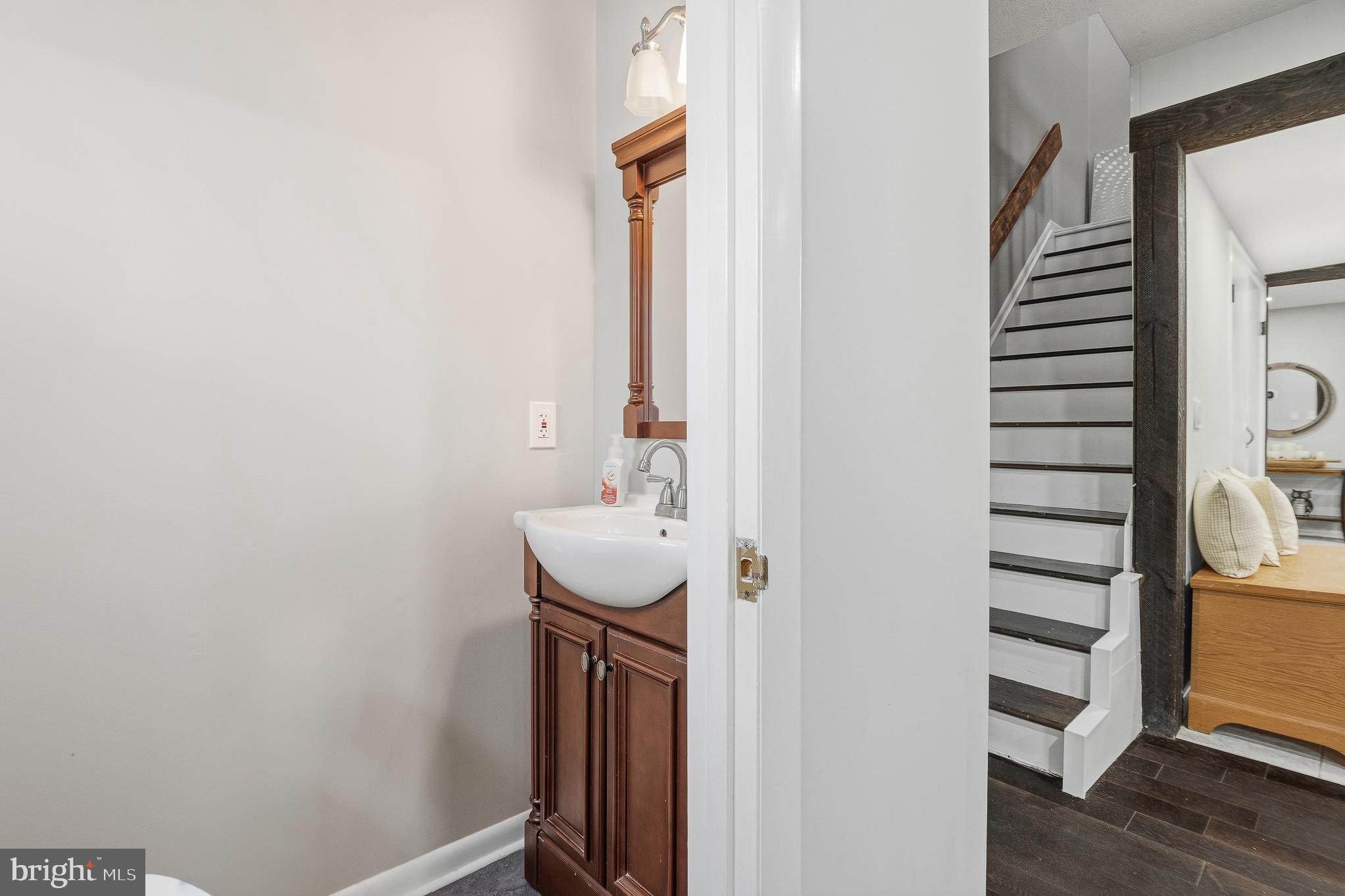 WOODLAND BEACH - Residential