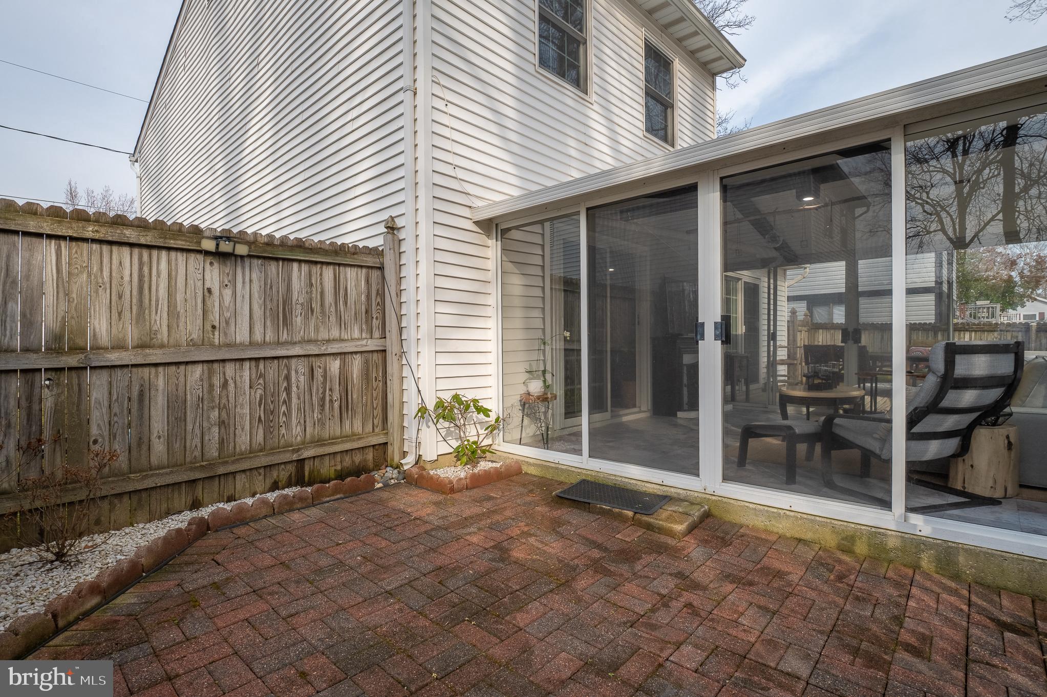 WOODLAND BEACH - Residential