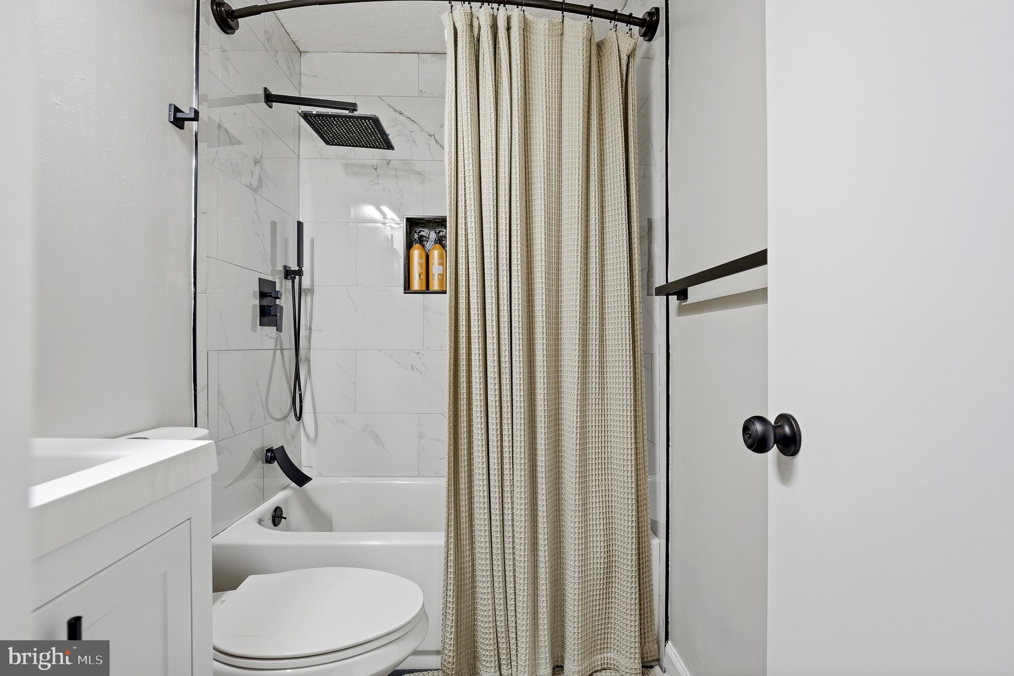 WOODLAND BEACH - Residential