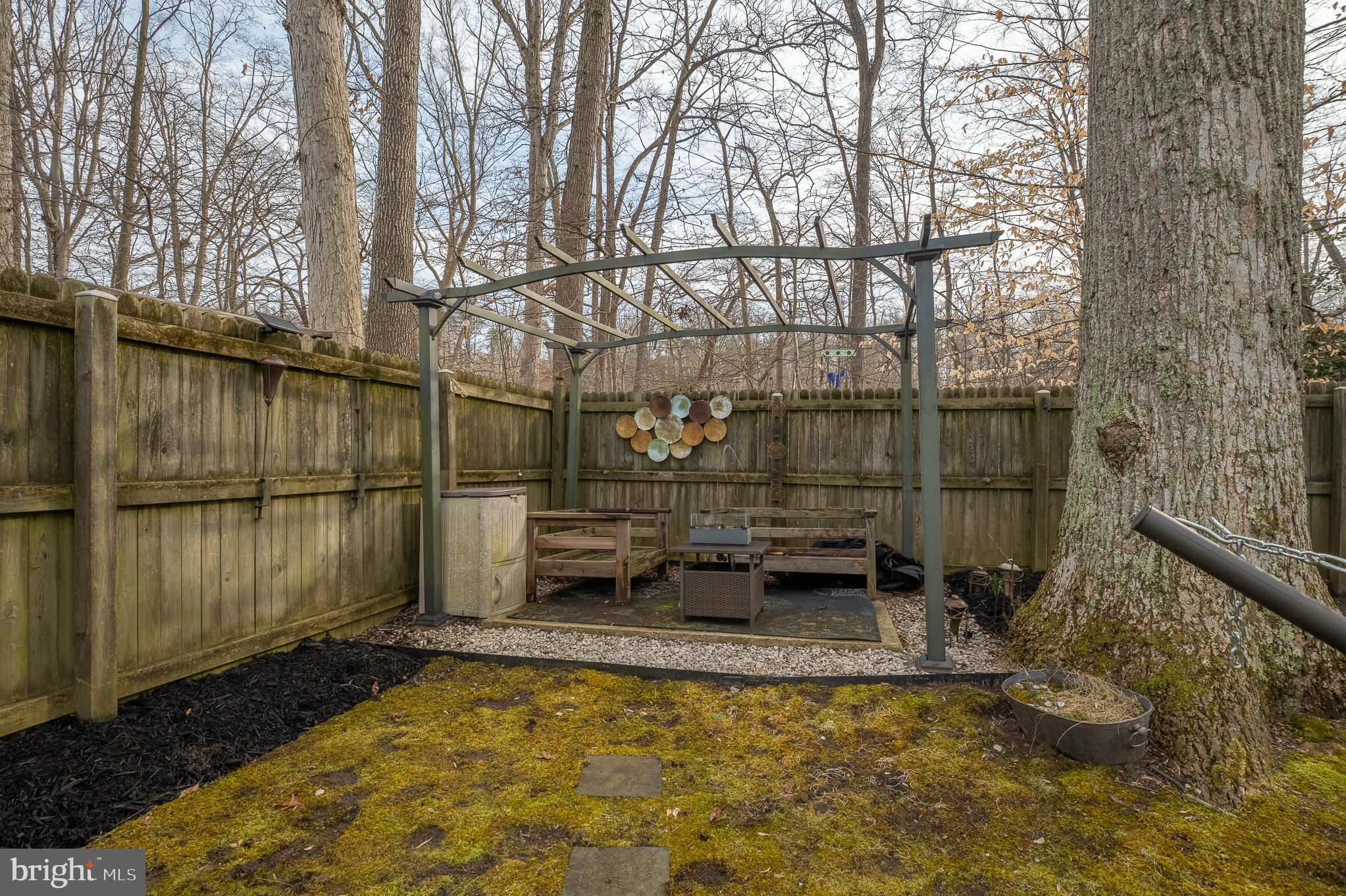 WOODLAND BEACH - Residential