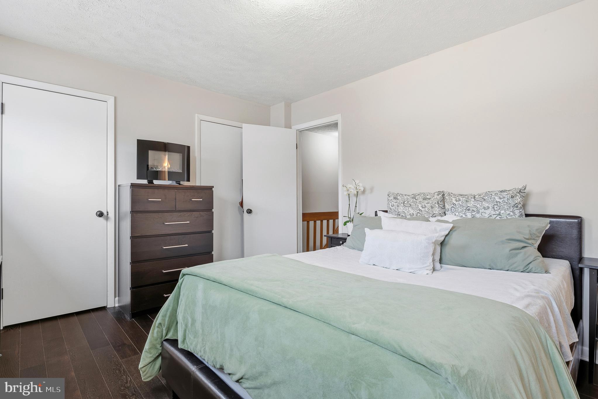 WOODLAND BEACH - Residential