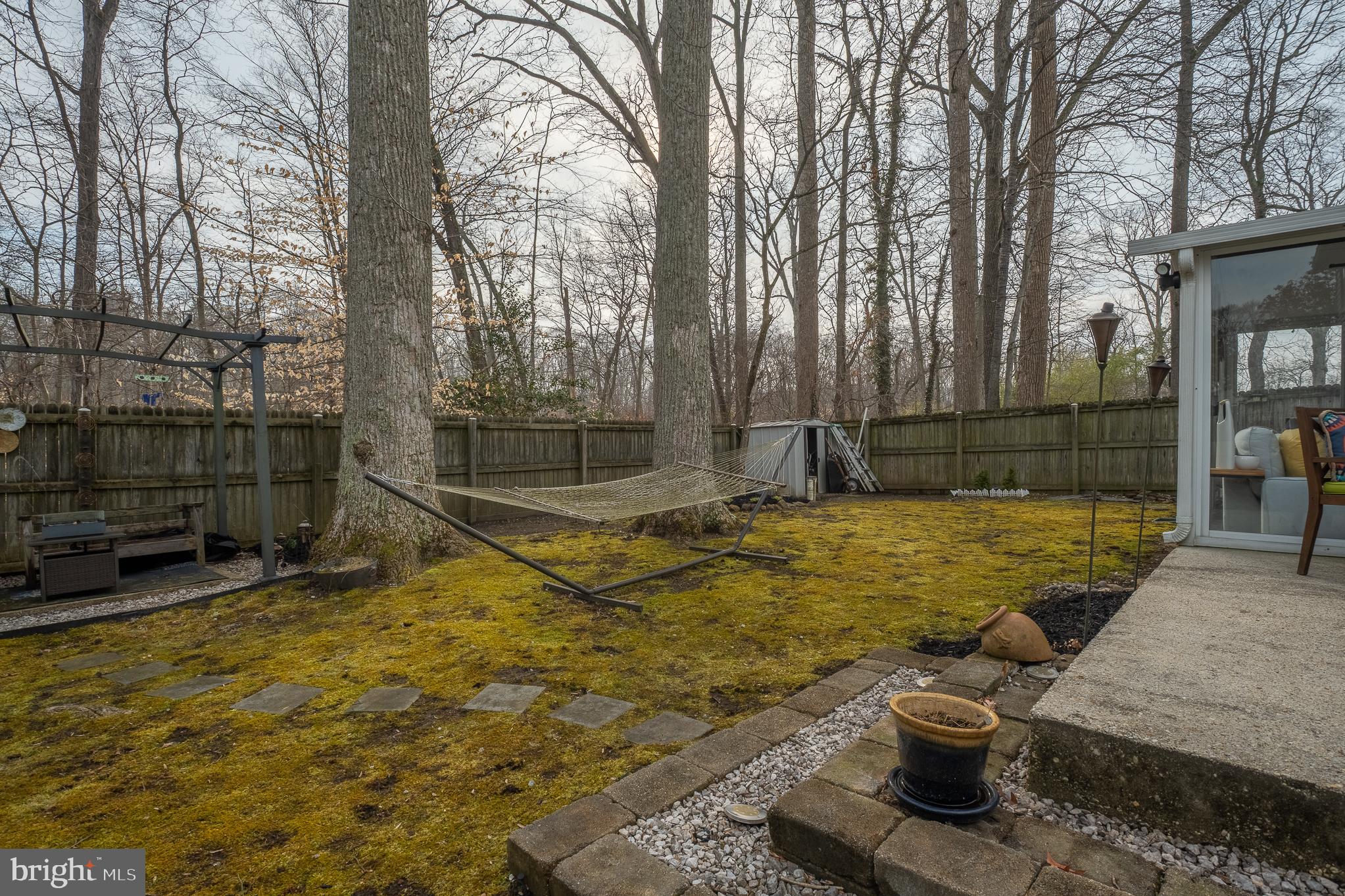 WOODLAND BEACH - Residential