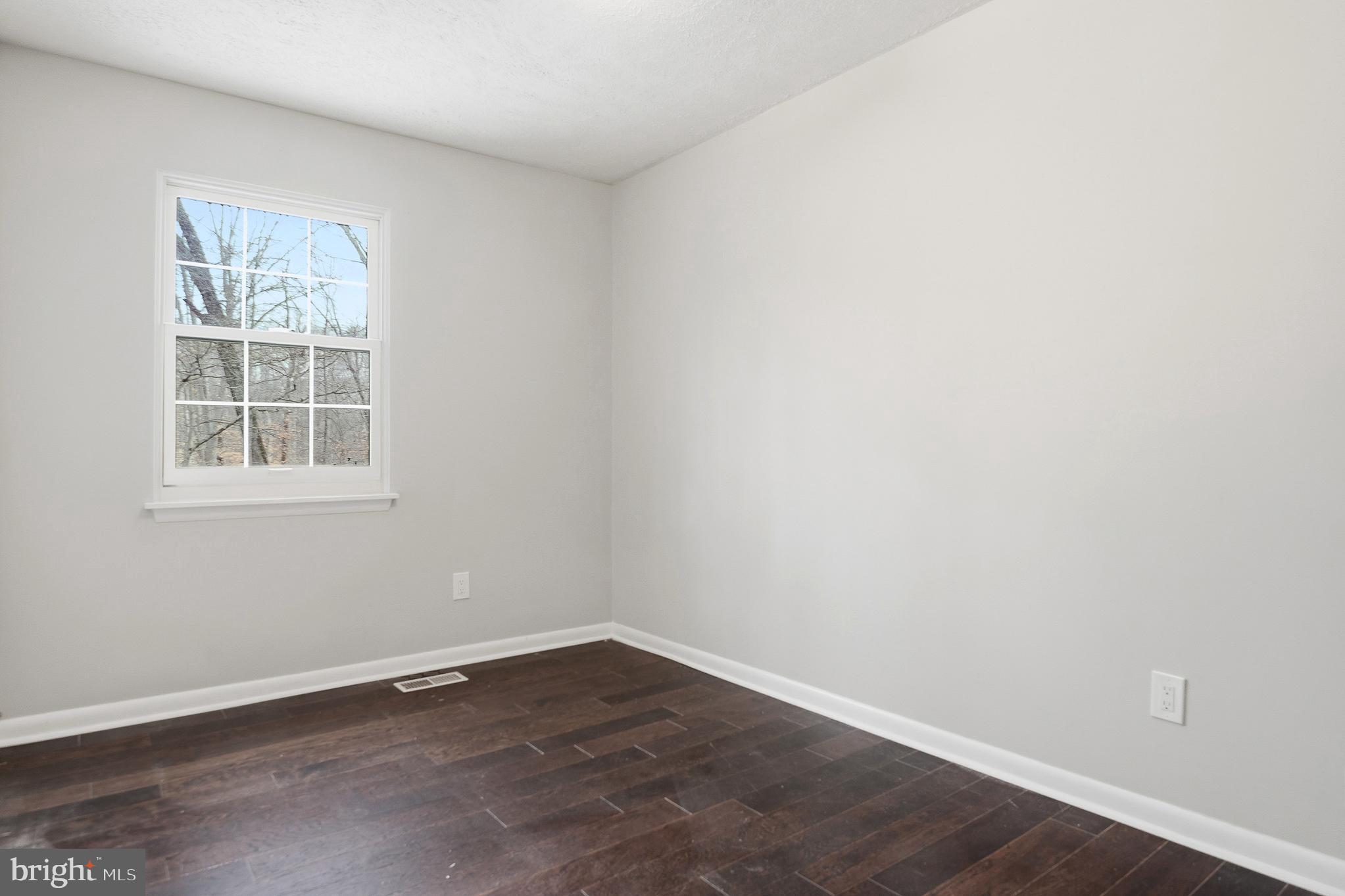 WOODLAND BEACH - Residential