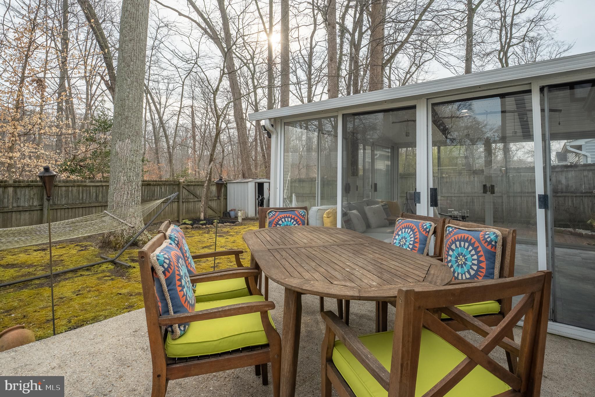 WOODLAND BEACH - Residential