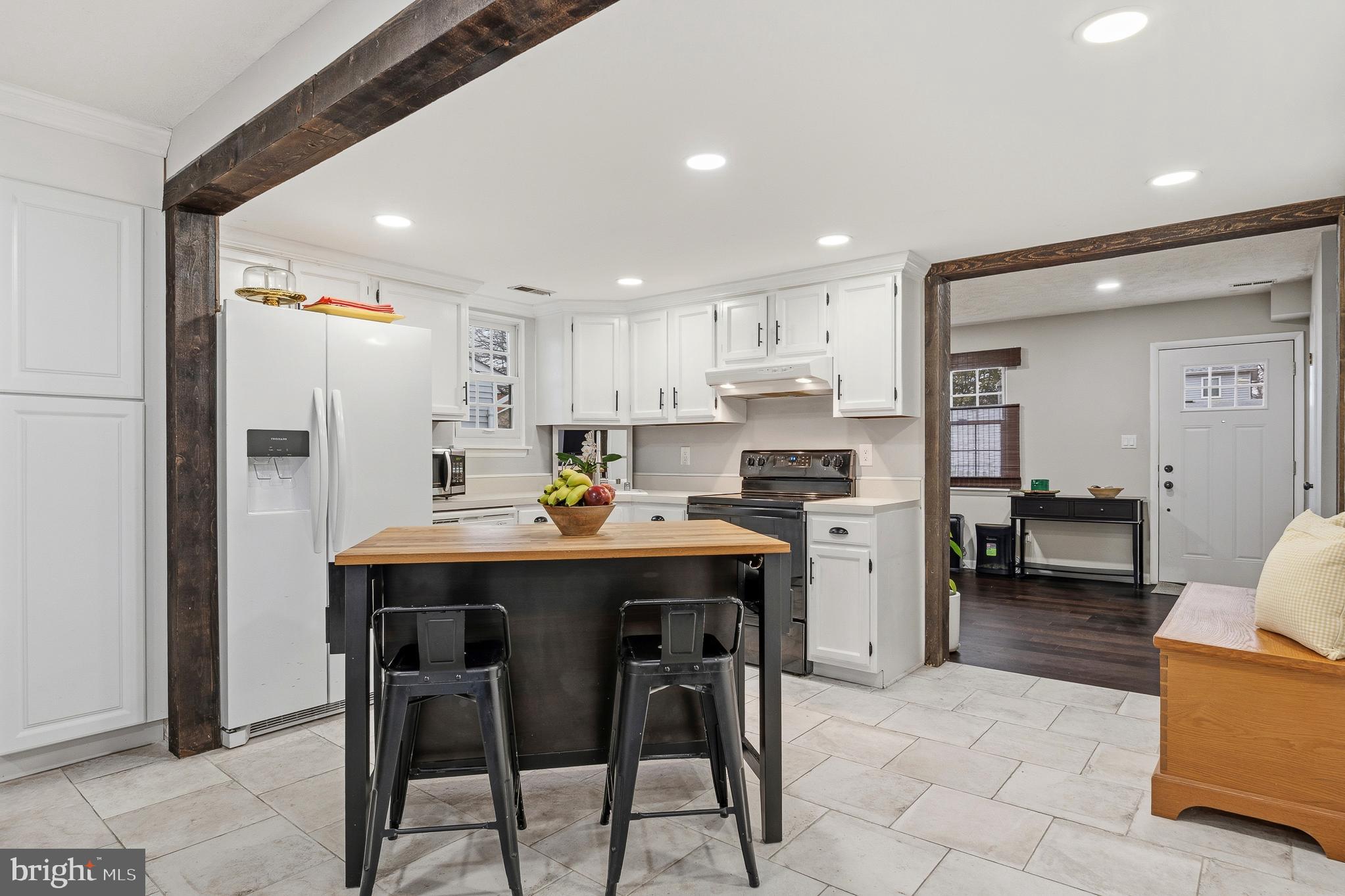 WOODLAND BEACH - Residential