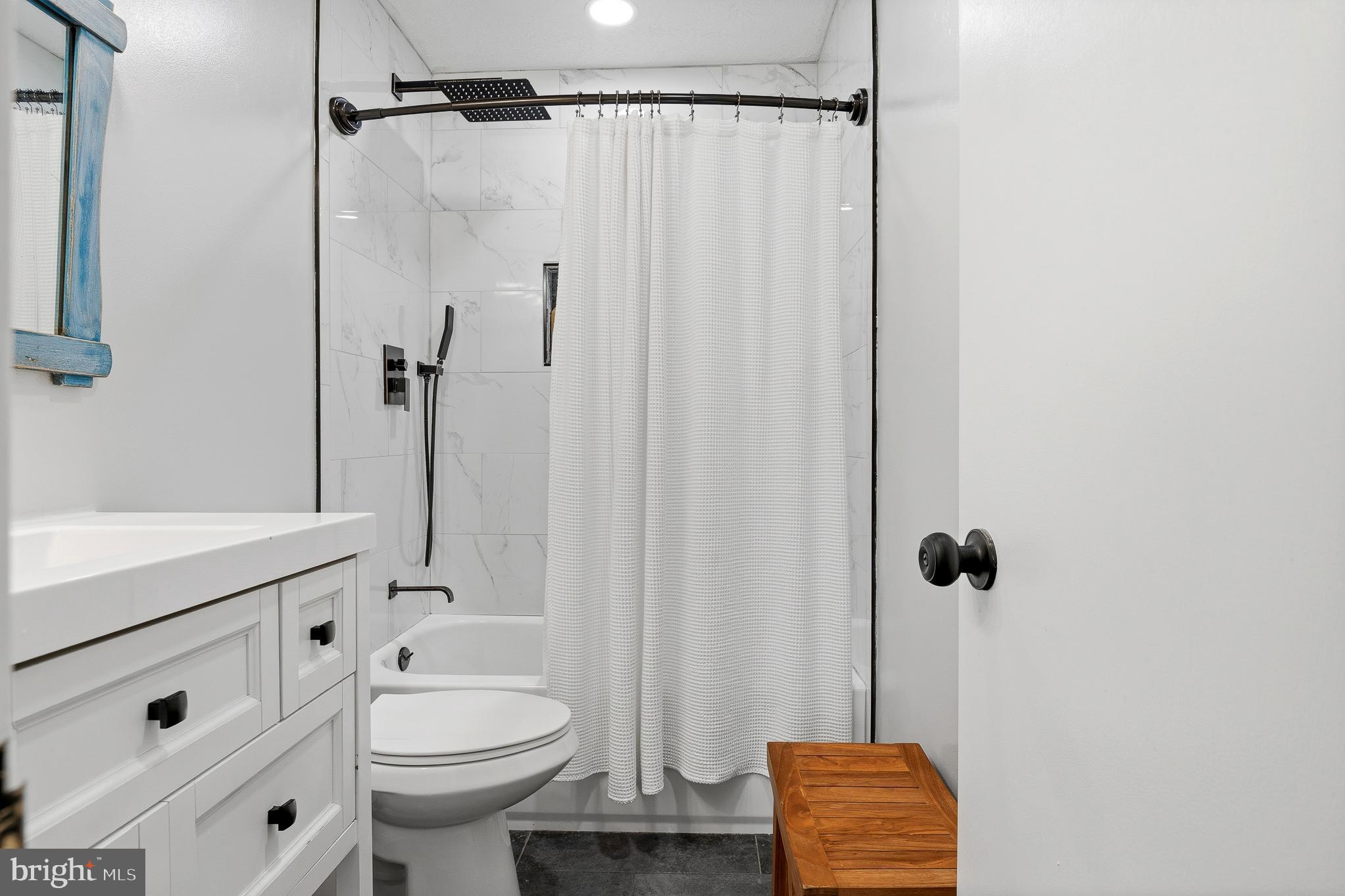 WOODLAND BEACH - Residential