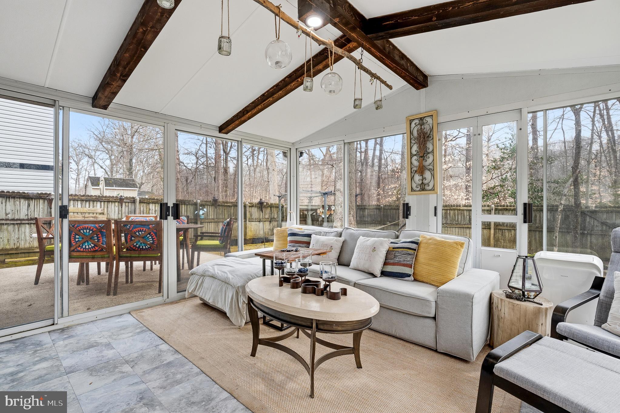 WOODLAND BEACH - Residential