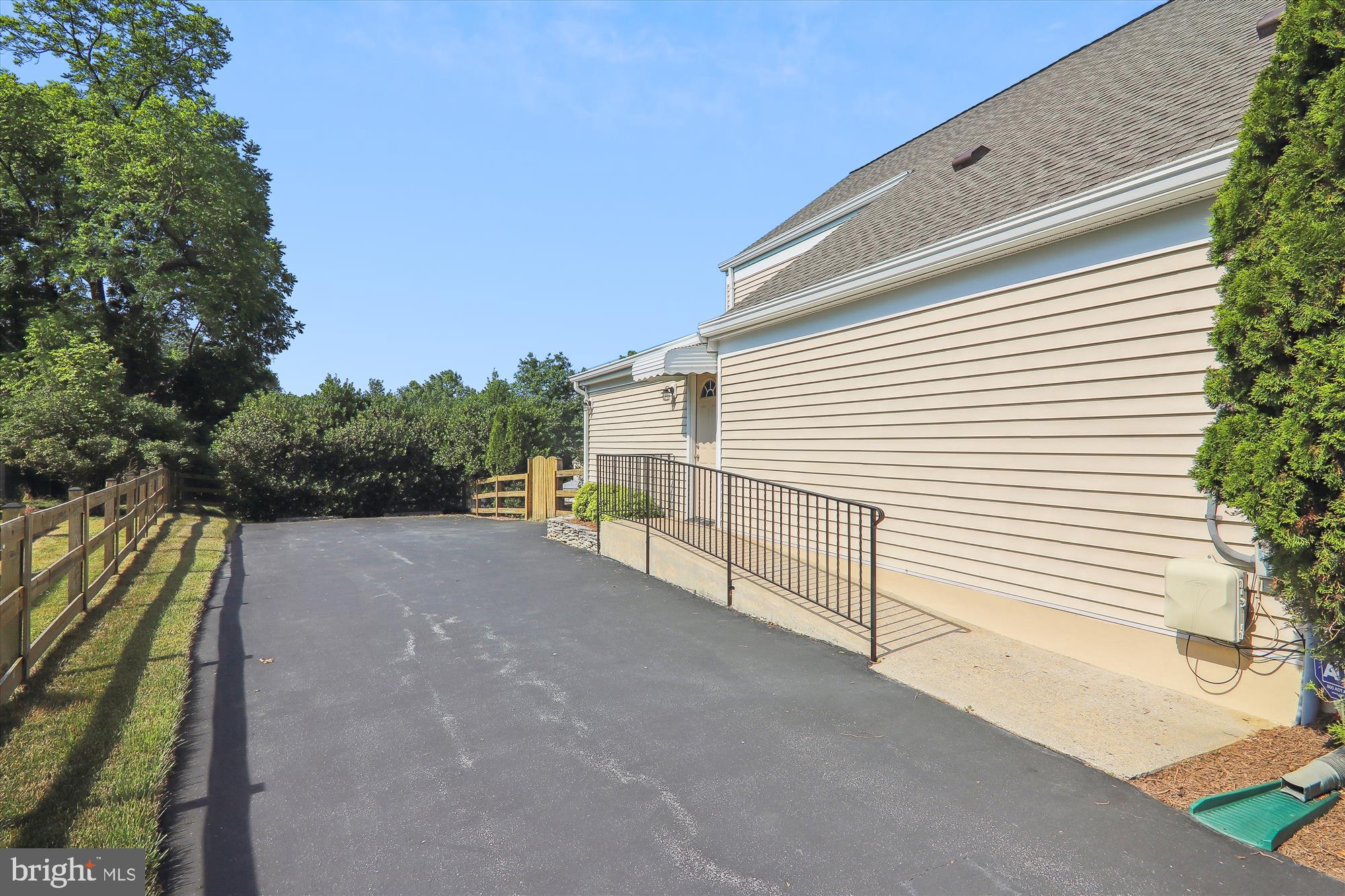 COUNTRYSIDE - Residential