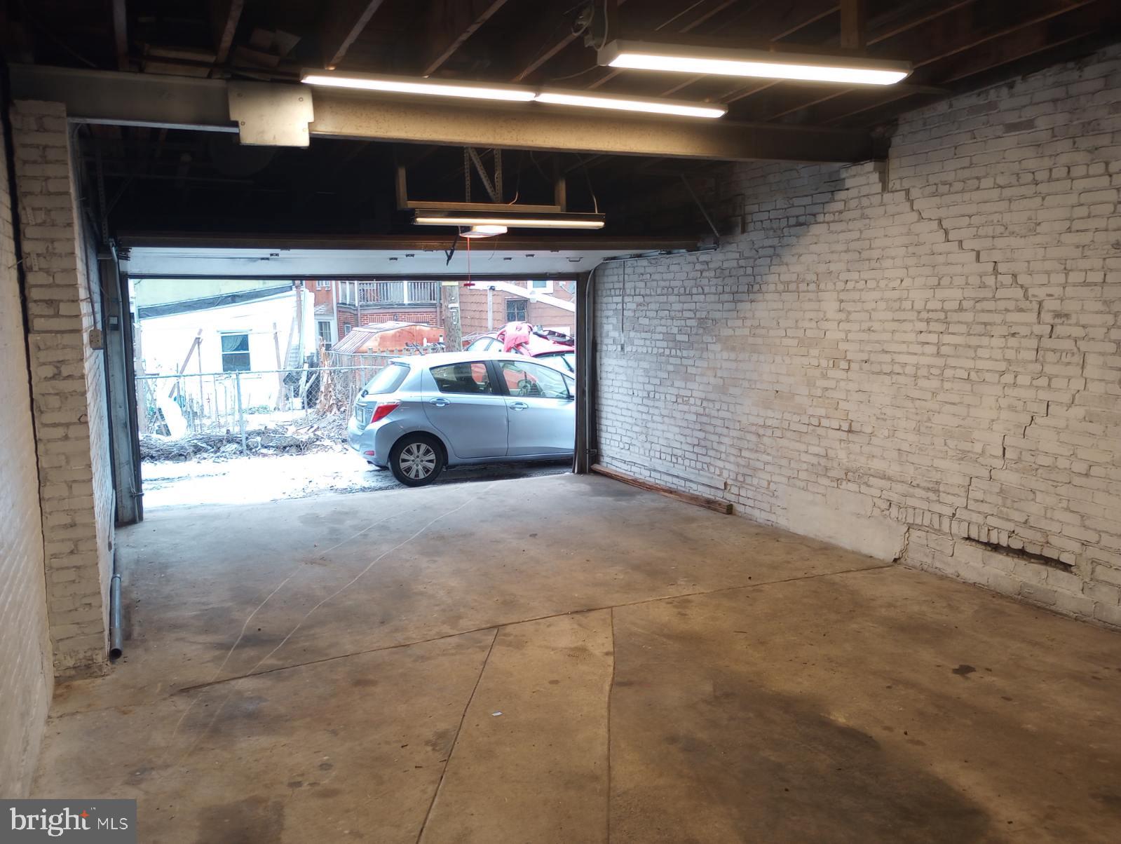 330 LOCUST STREET R