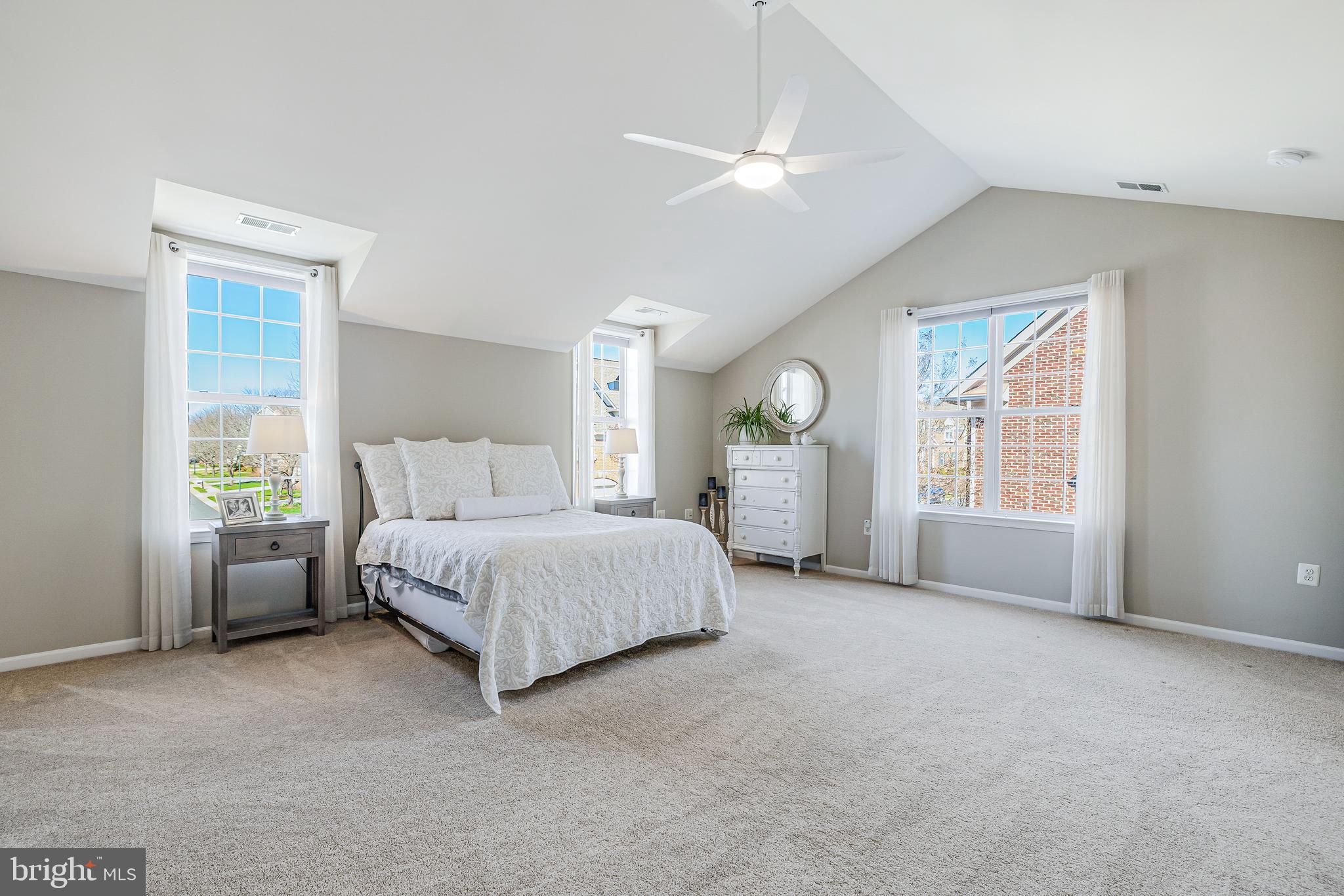 RIVER CREEK - Residential