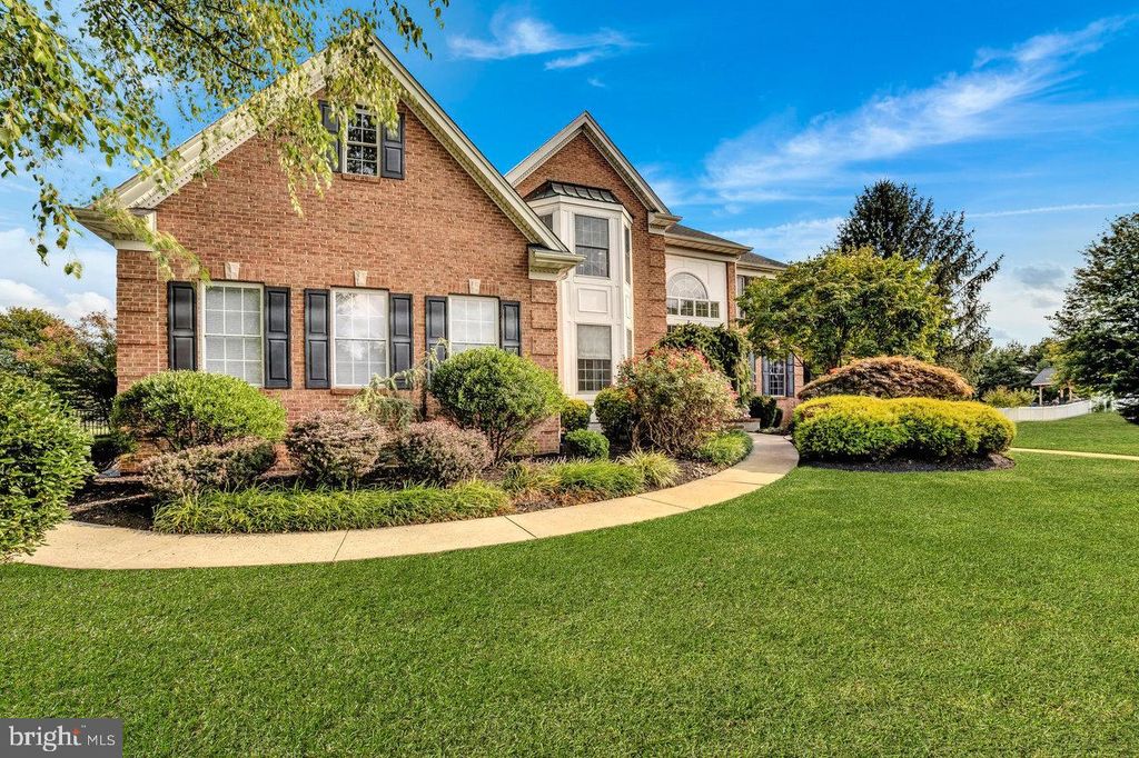 Photo of 11 Victoria Court, CREAM RIDGE, NJ 08514 (MLS # NJMM2004032)