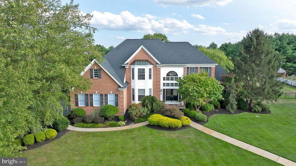 Photo of 11 Victoria Court, CREAM RIDGE, NJ 08514 (MLS # NJMM2004032)