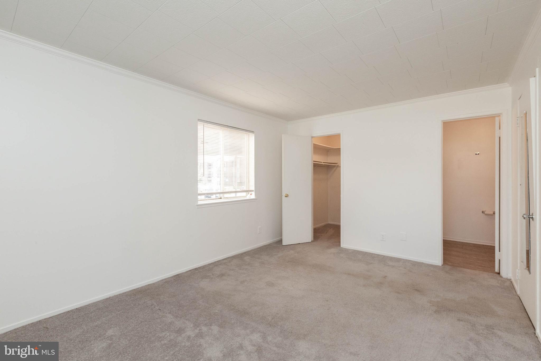 FARMINGDALE - Residential