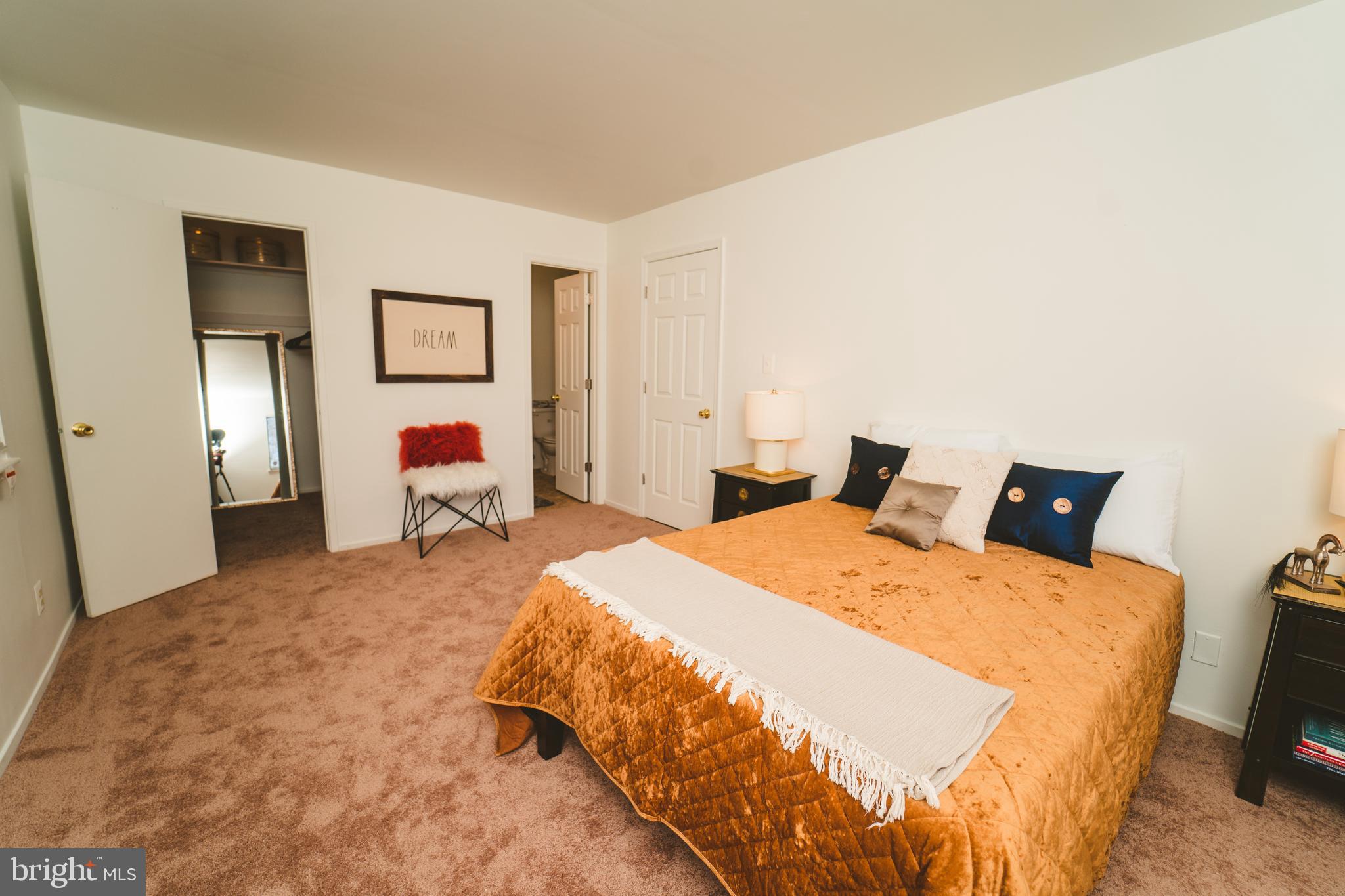 FARMINGDALE - Residential