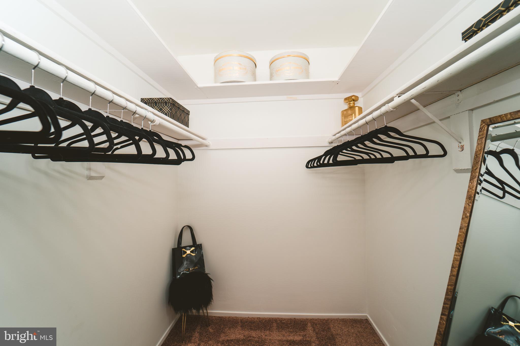 FARMINGDALE - Residential