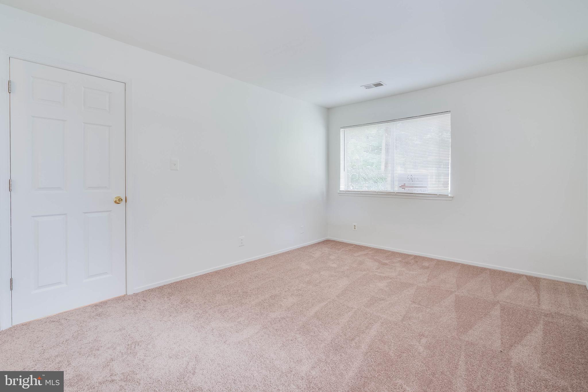 FARMINGDALE - Residential