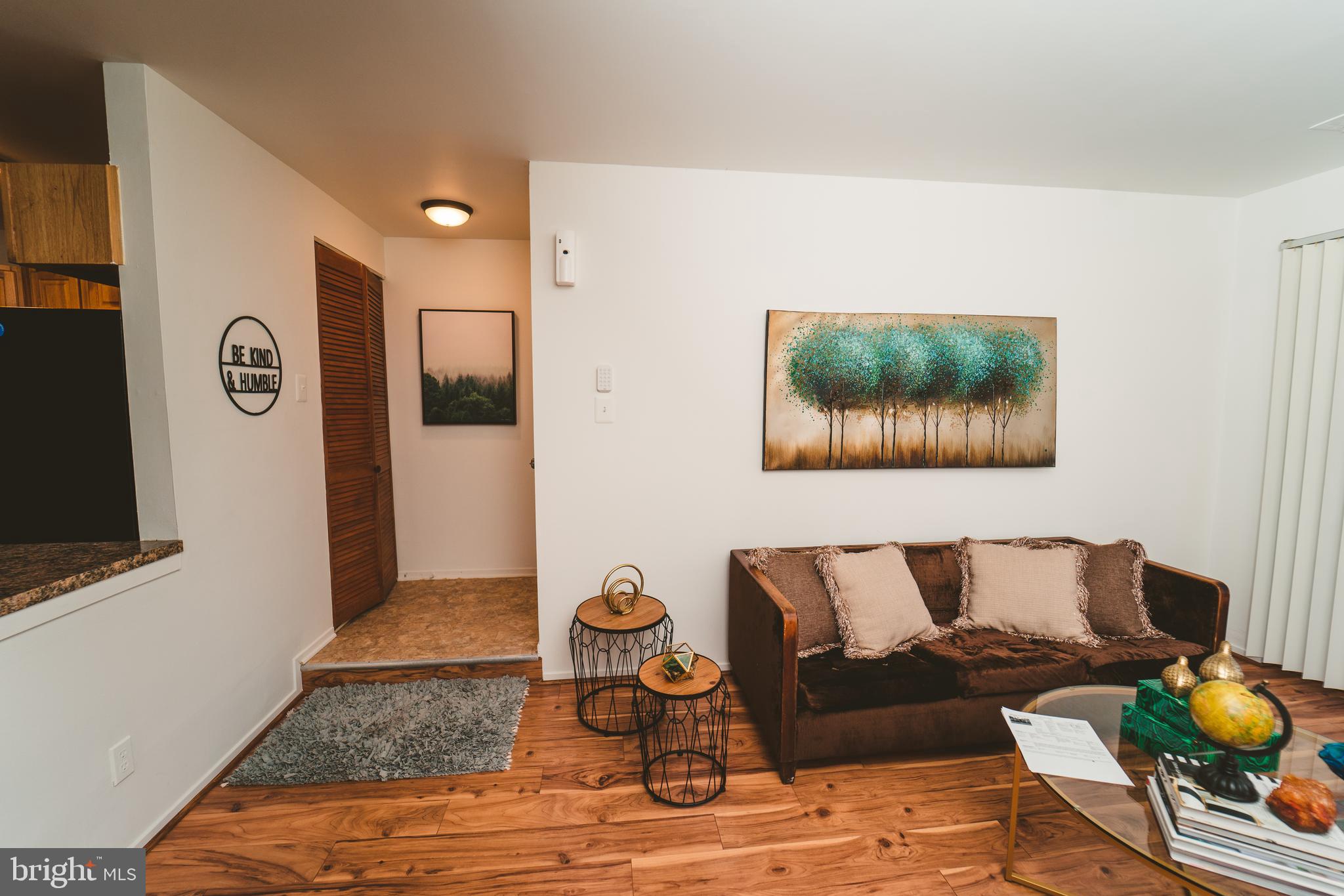 FARMINGDALE - Residential