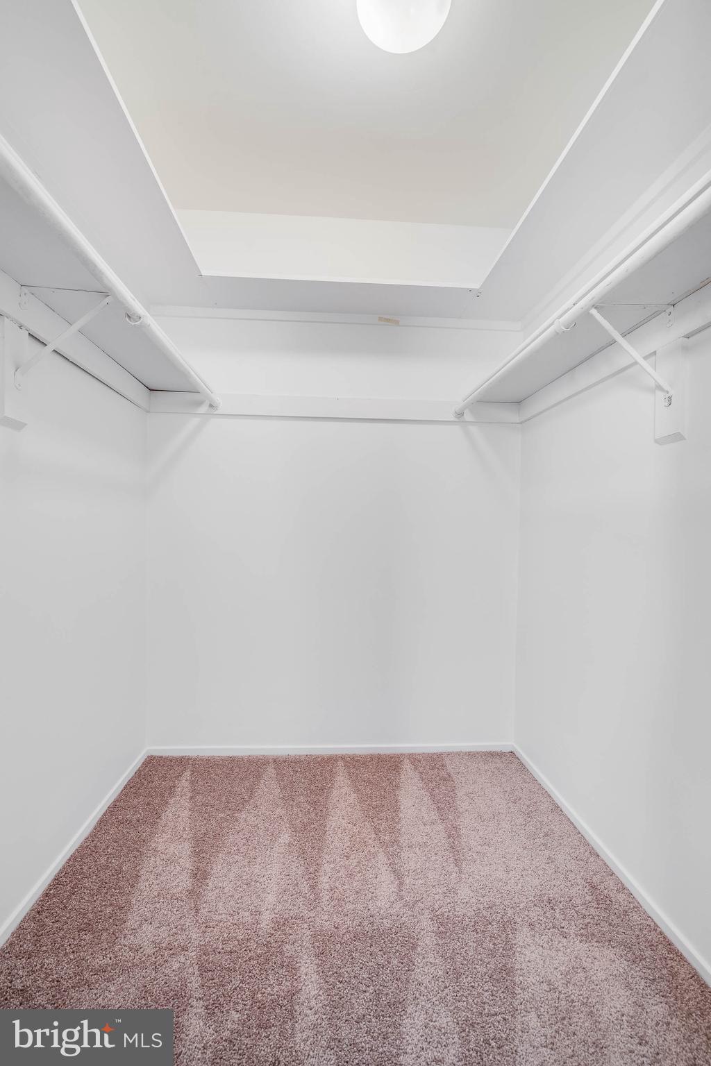 FARMINGDALE - Residential