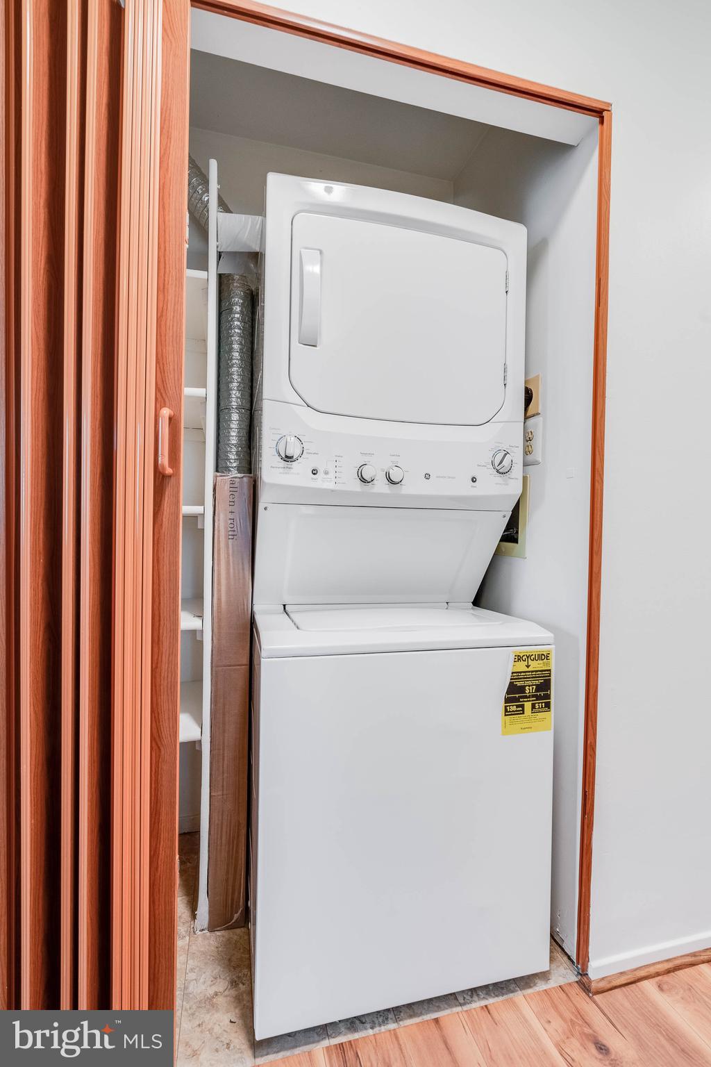 FARMINGDALE - Residential