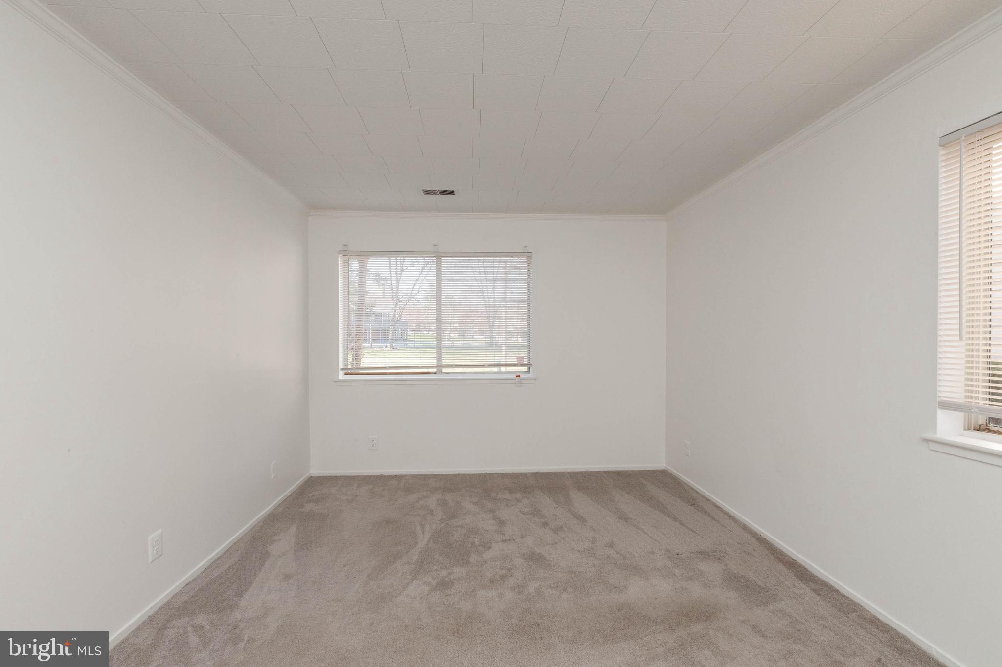 FARMINGDALE - Residential