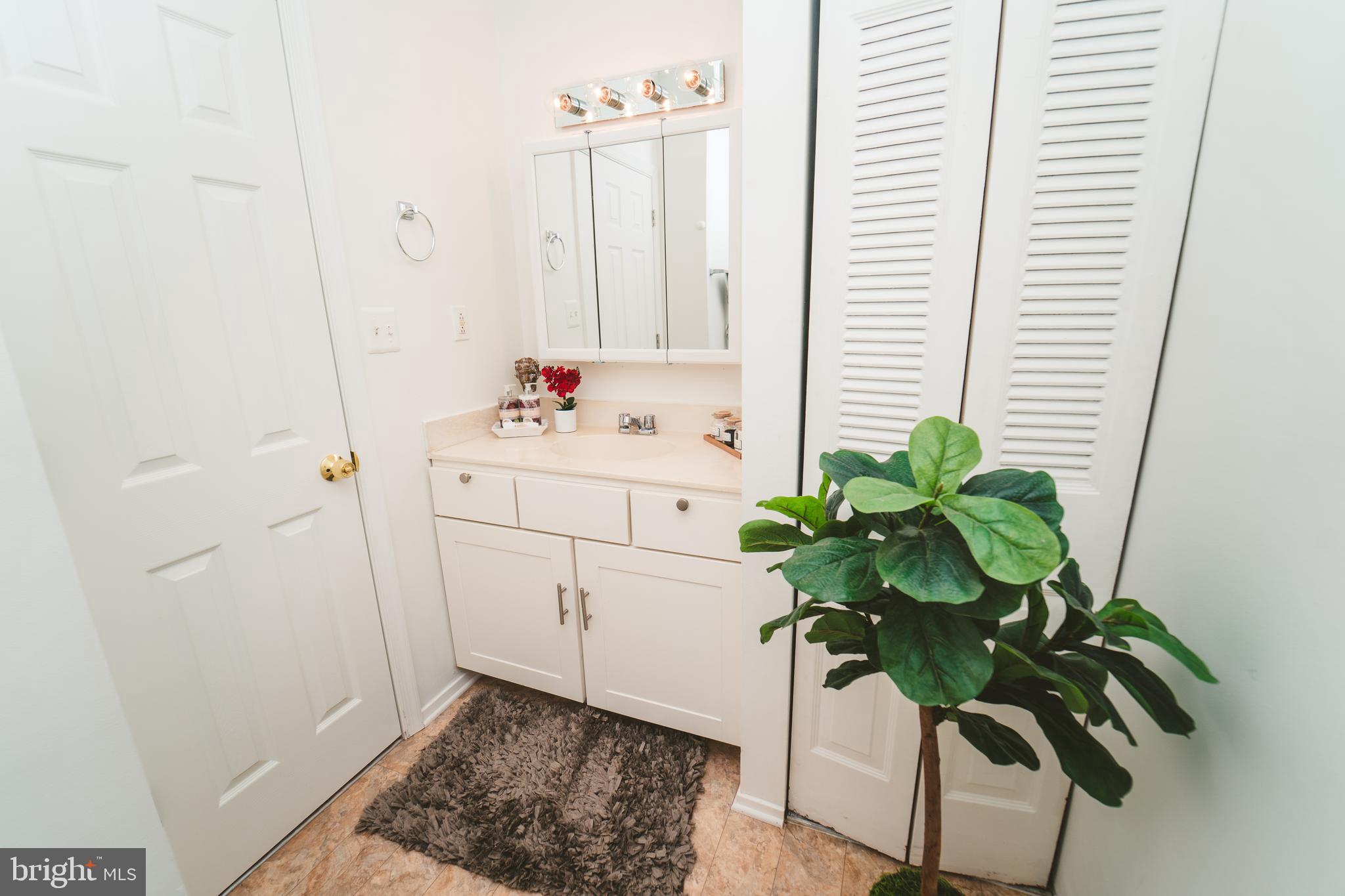 FARMINGDALE - Residential