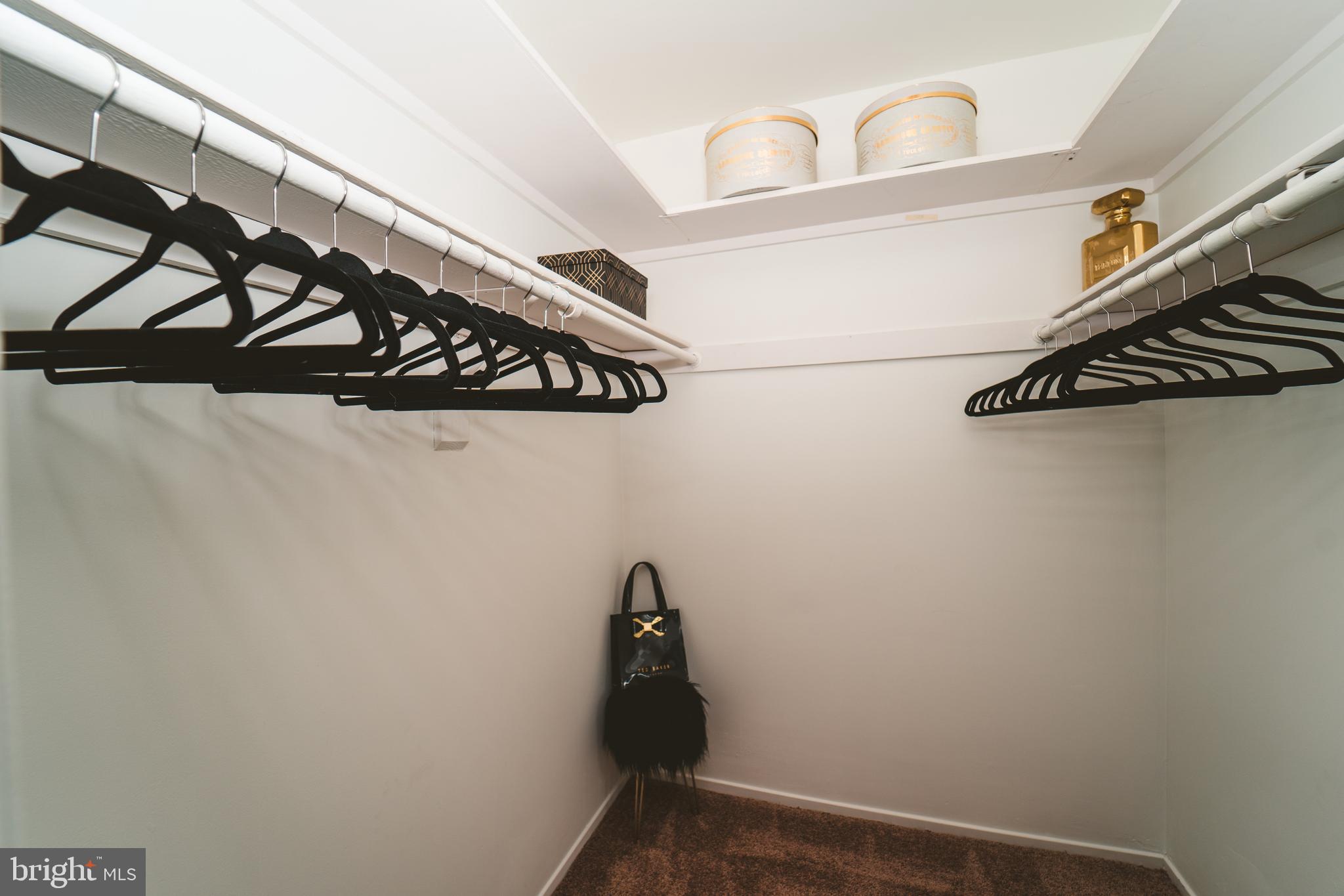 FARMINGDALE - Residential