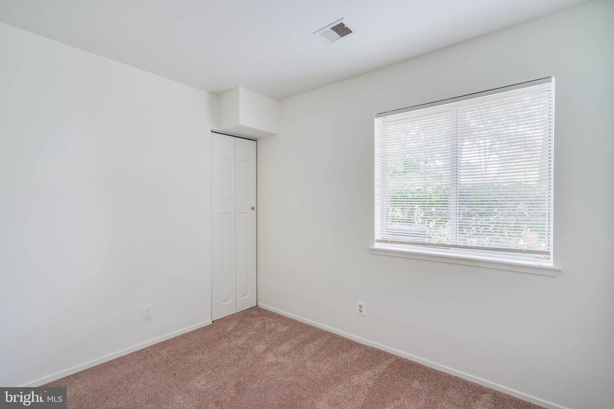 FARMINGDALE - Residential