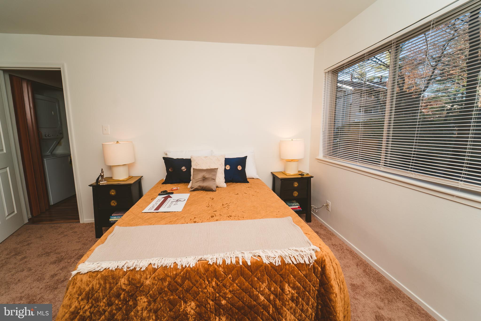 FARMINGDALE - Residential