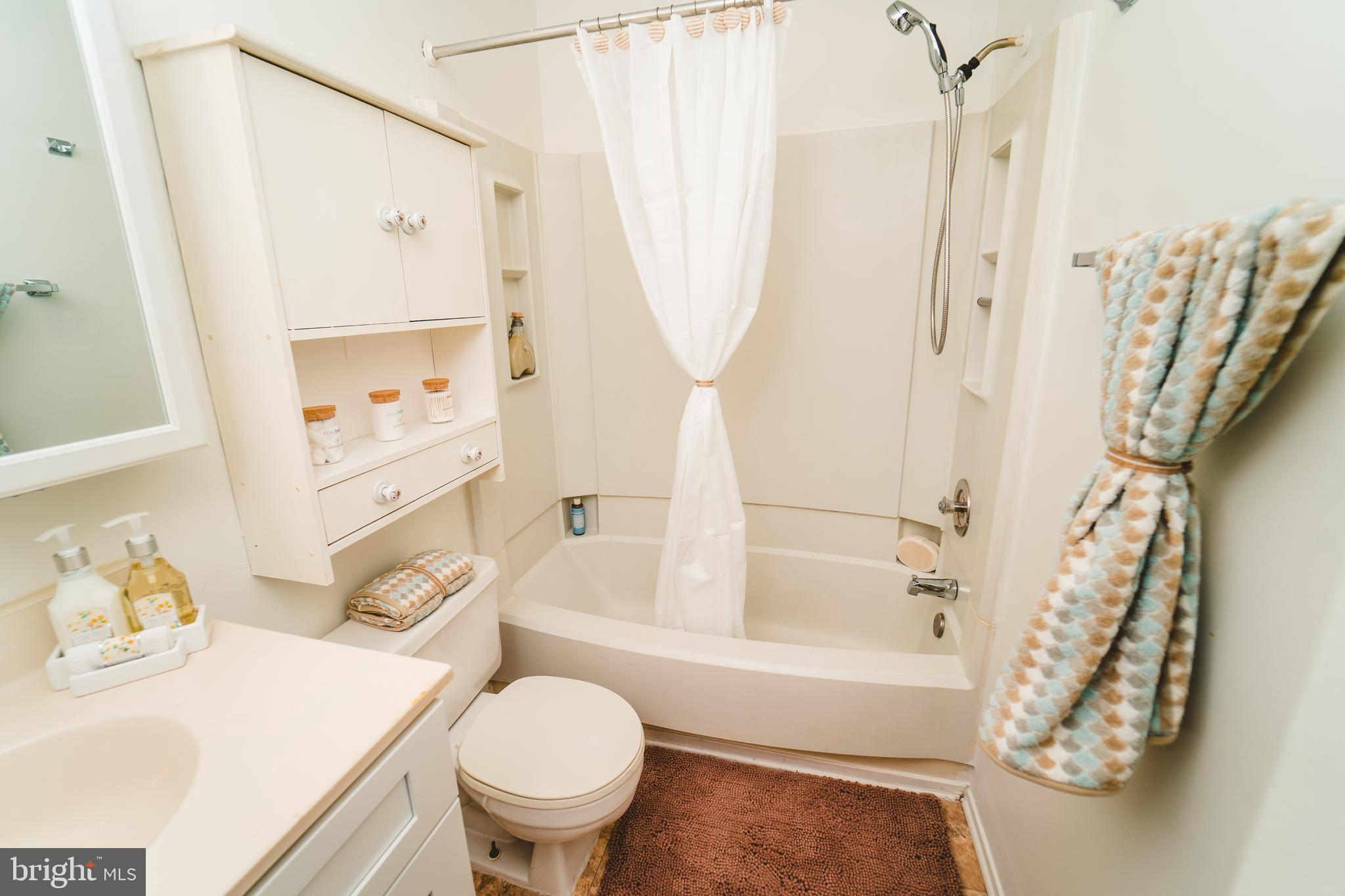 FARMINGDALE - Residential