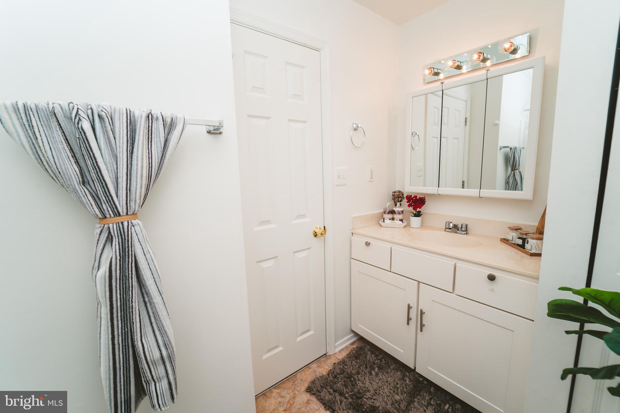 FARMINGDALE - Residential