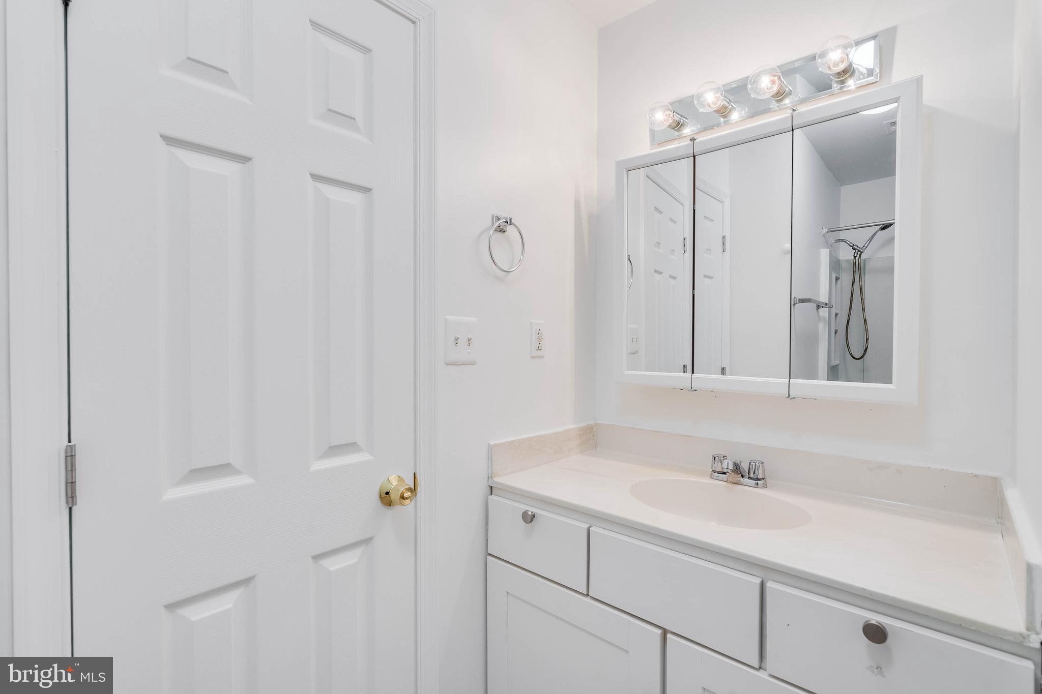 FARMINGDALE - Residential