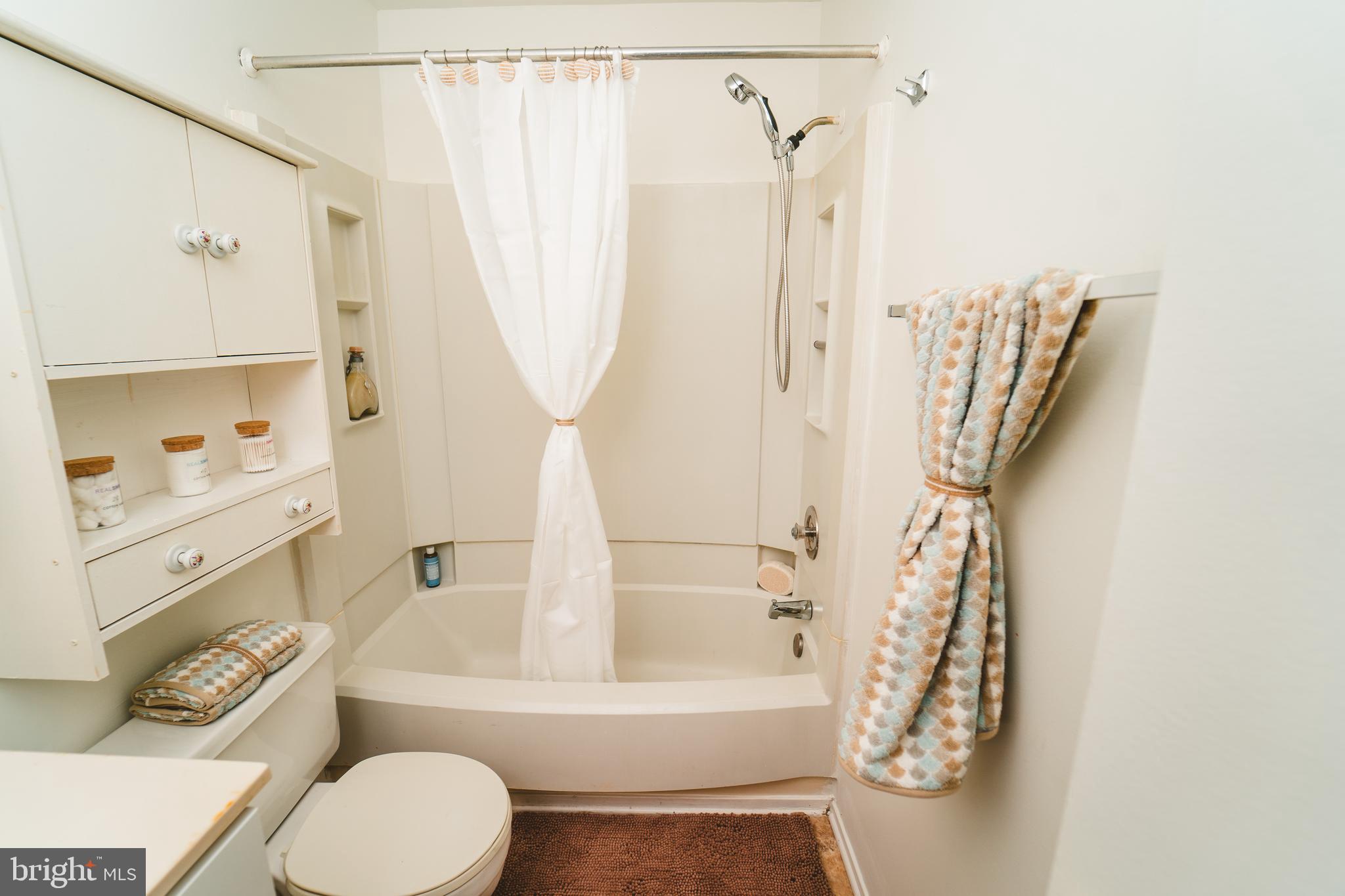 FARMINGDALE - Residential