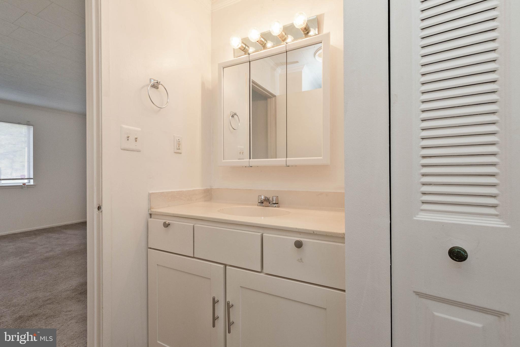 FARMINGDALE - Residential