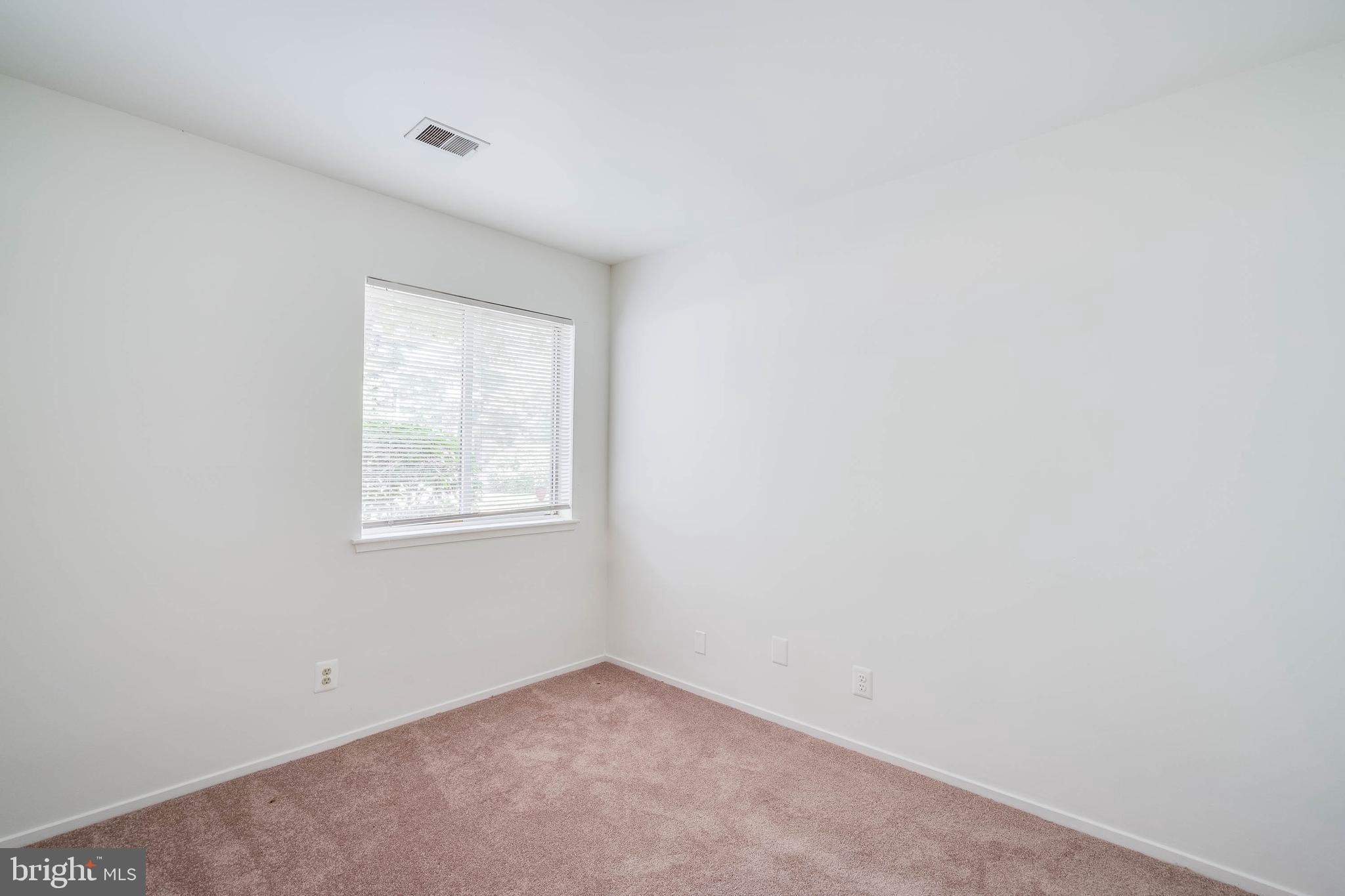 FARMINGDALE - Residential