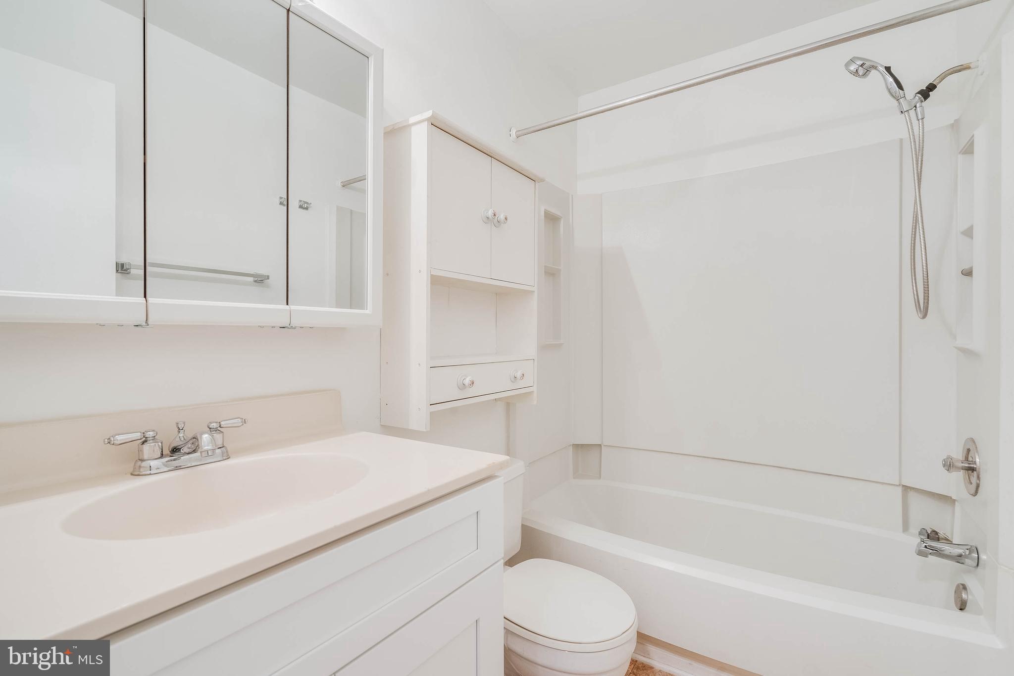 FARMINGDALE - Residential