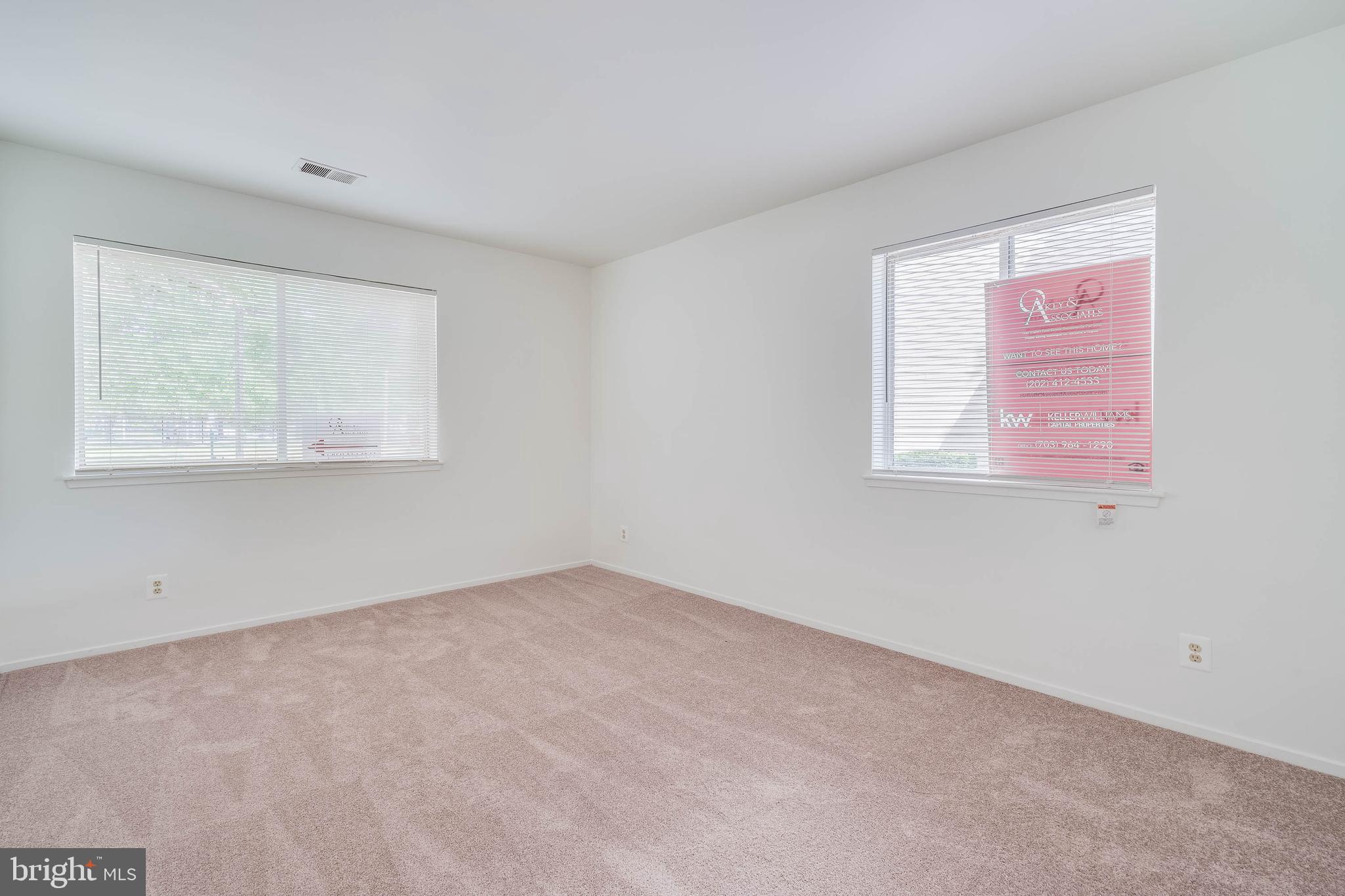 FARMINGDALE - Residential