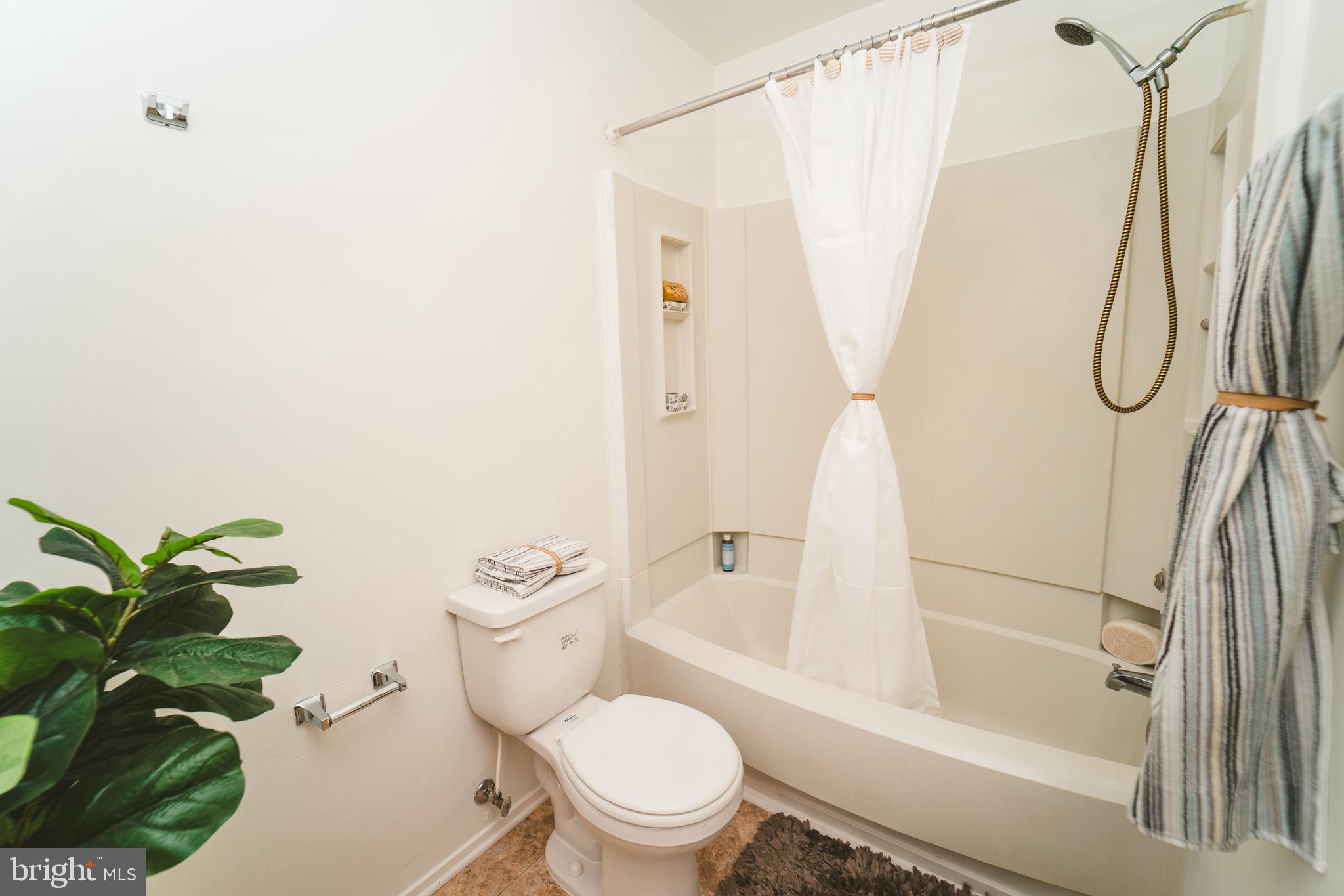 FARMINGDALE - Residential