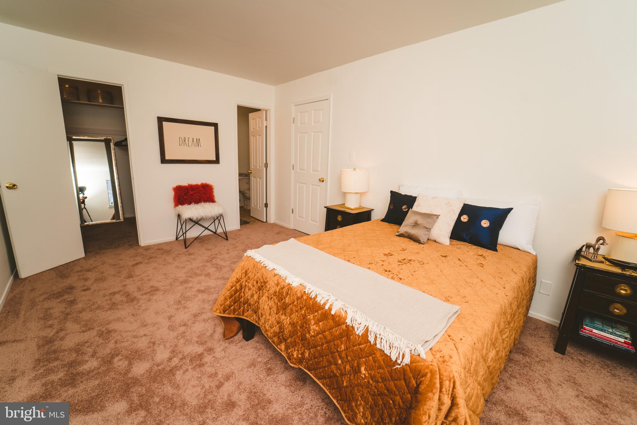 FARMINGDALE - Residential